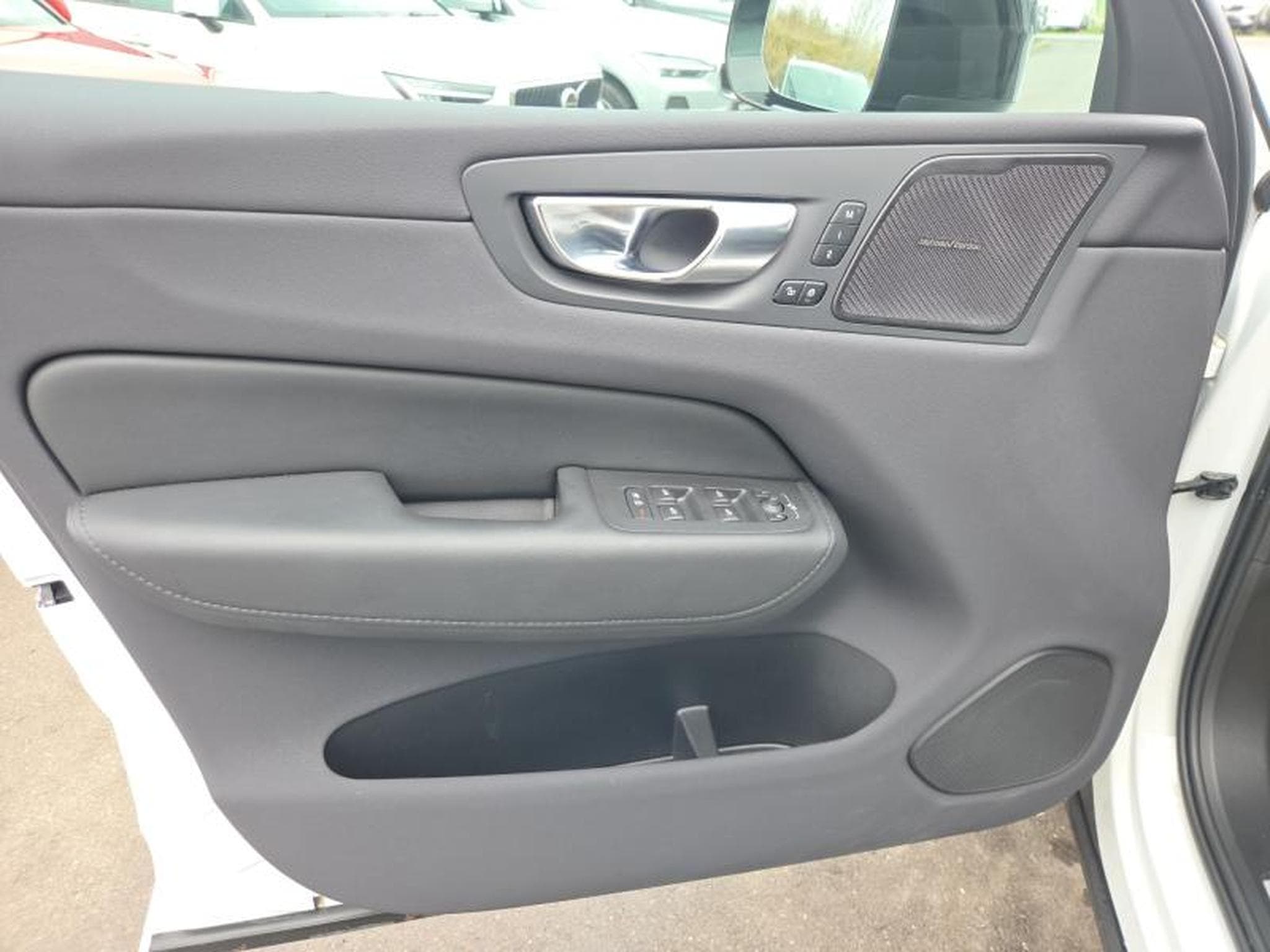 Volvo XC60 B4 Plus Dark / Essence (2024) - Foto 41