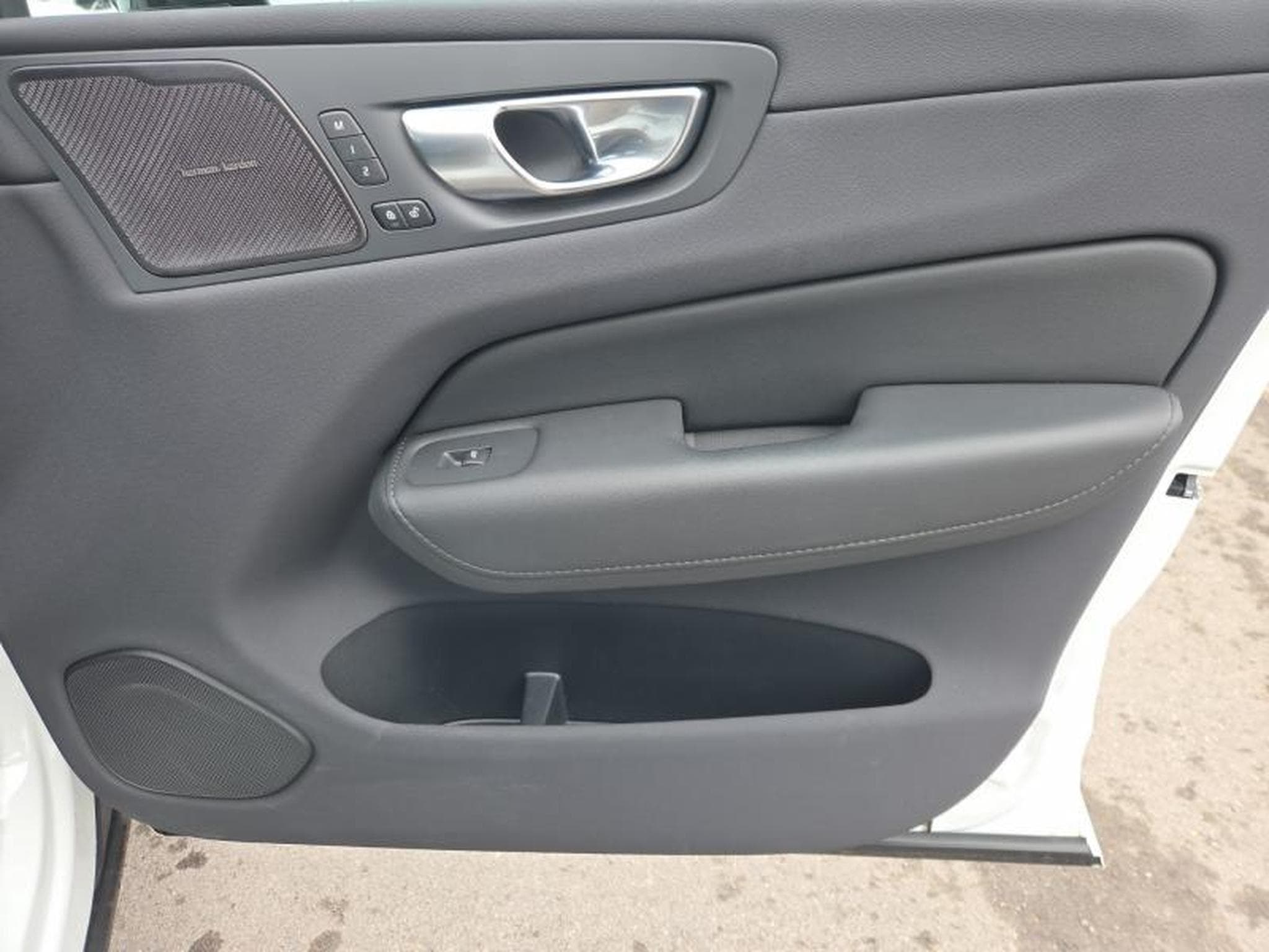 Volvo XC60 B4 Plus Dark / Essence (2024) - Foto 42