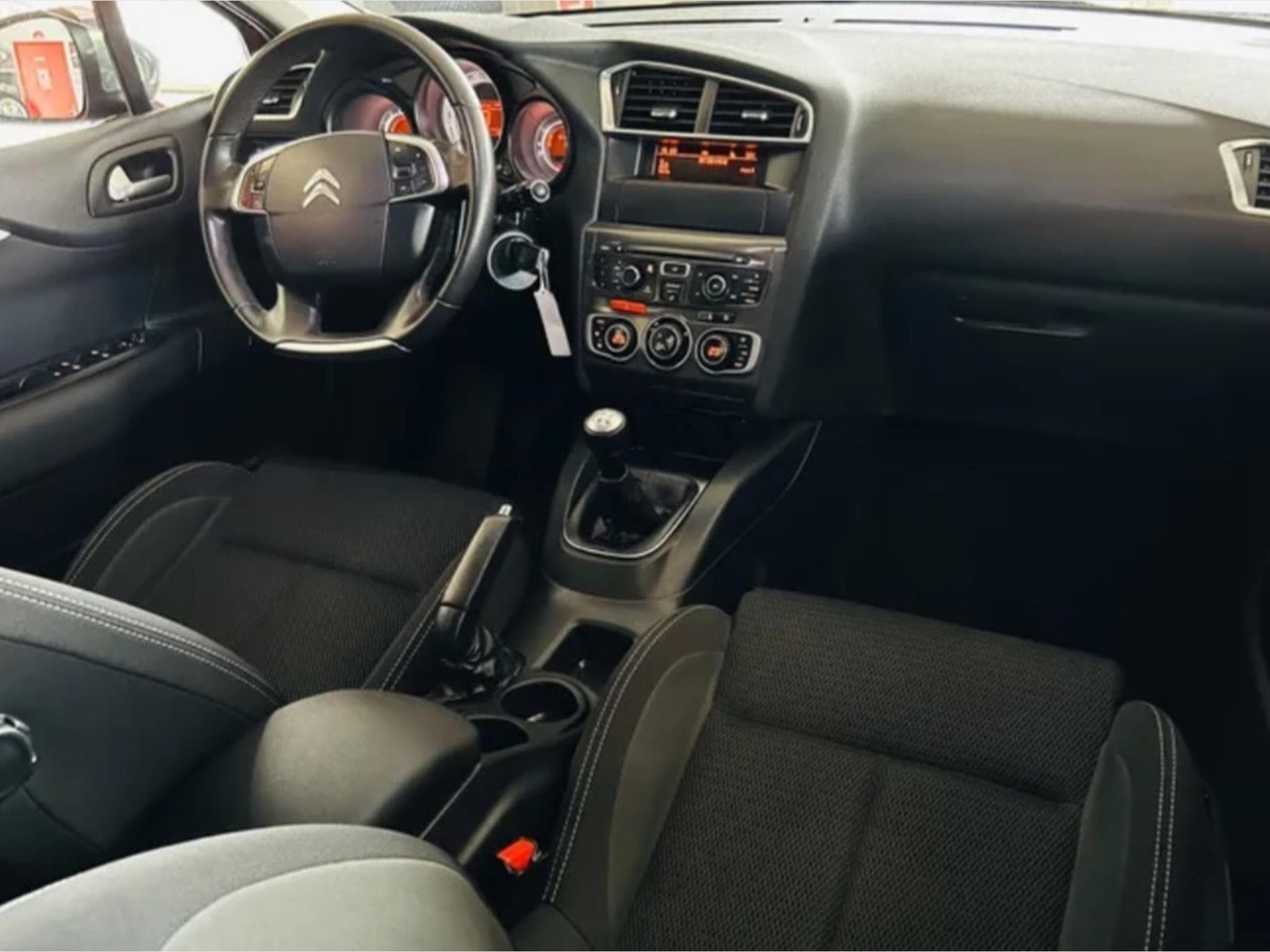 Citroën C4 (2013) - Photo 1