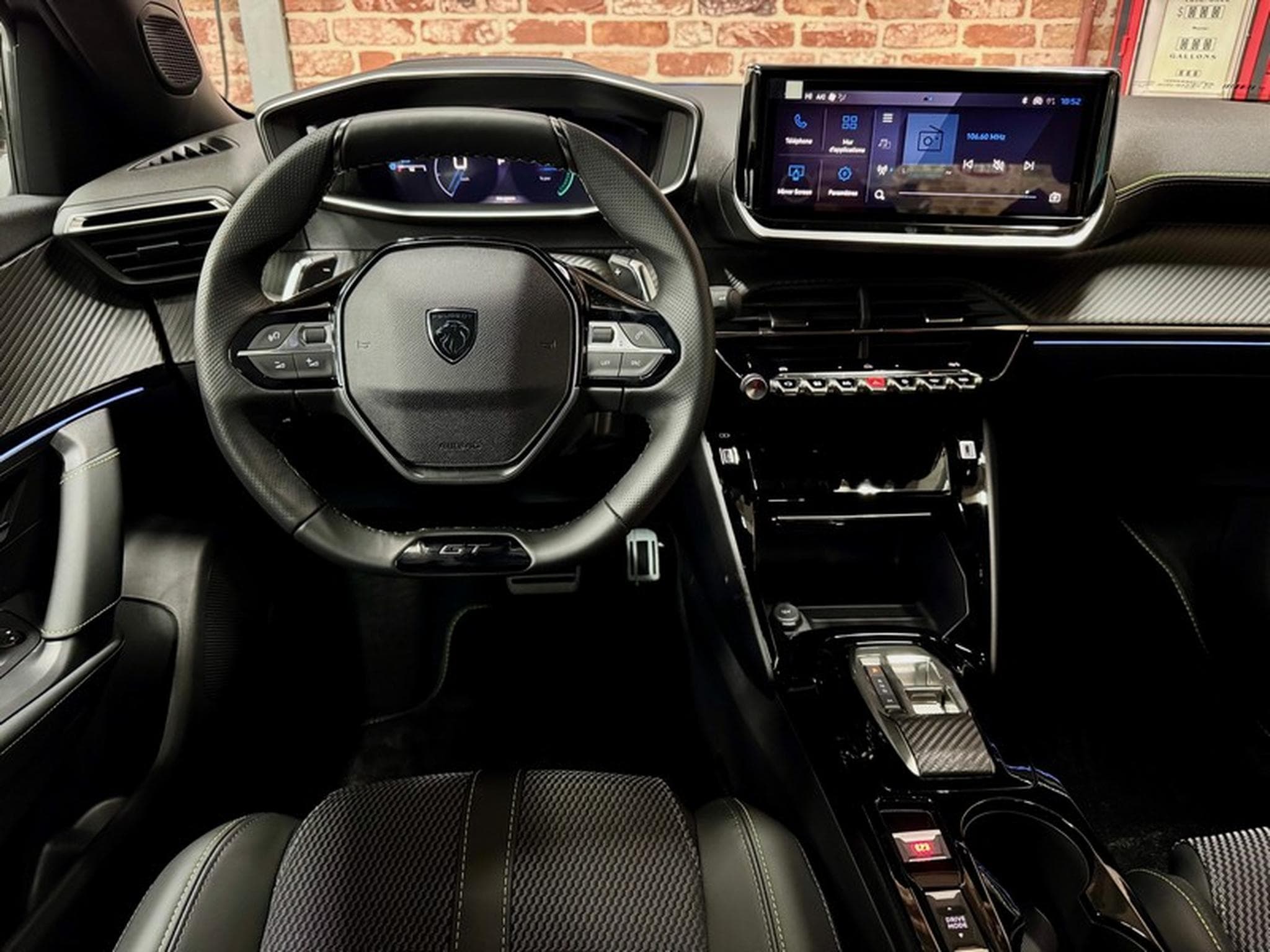 Peugeot 2008 2008 1.2 Hybrid 145cv Auto GT (Neuve) (2025) - Foto 4