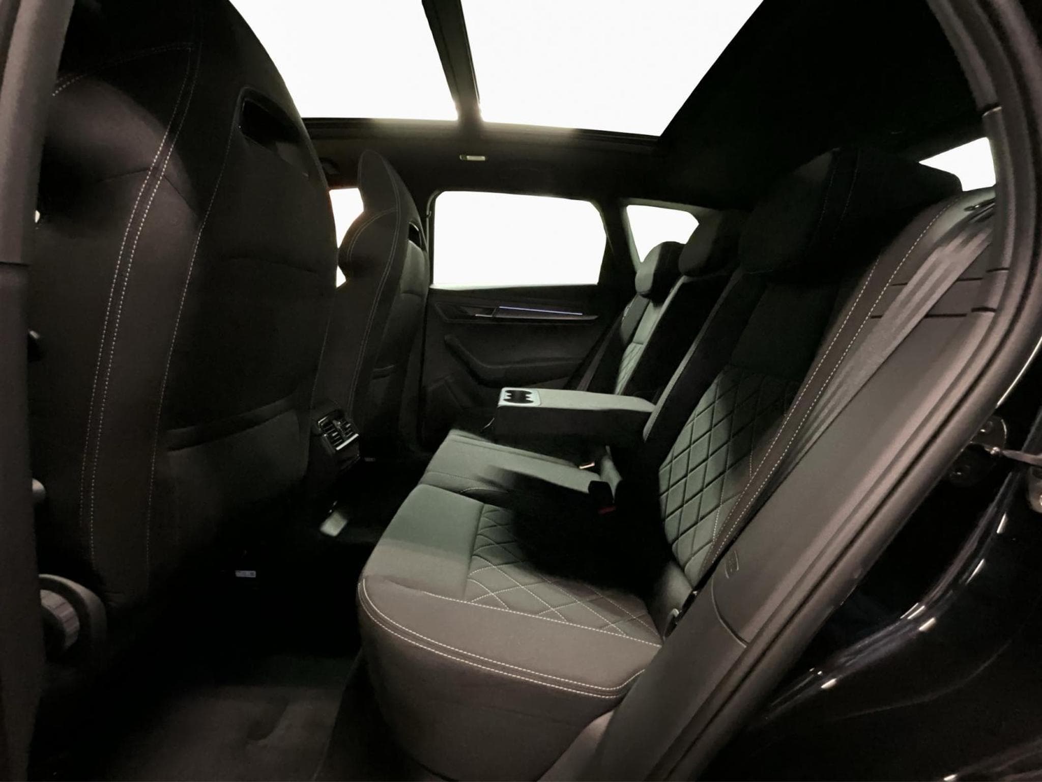 Skoda Karoq Sportline+DSG+Pano+Navi (2025) - Photo 16