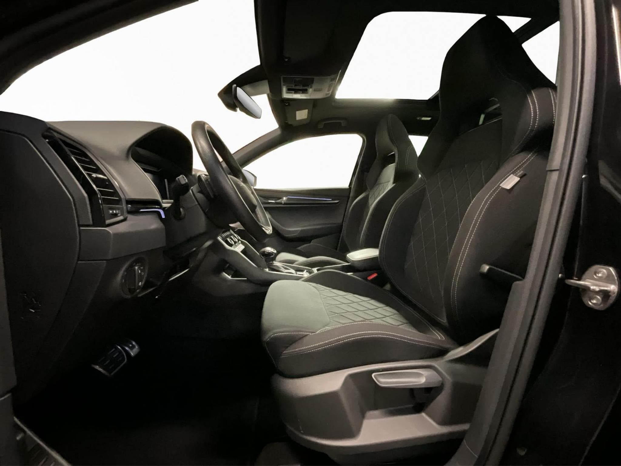 Skoda Karoq Sportline+DSG+Pano+Navi (2025) - Photo 9