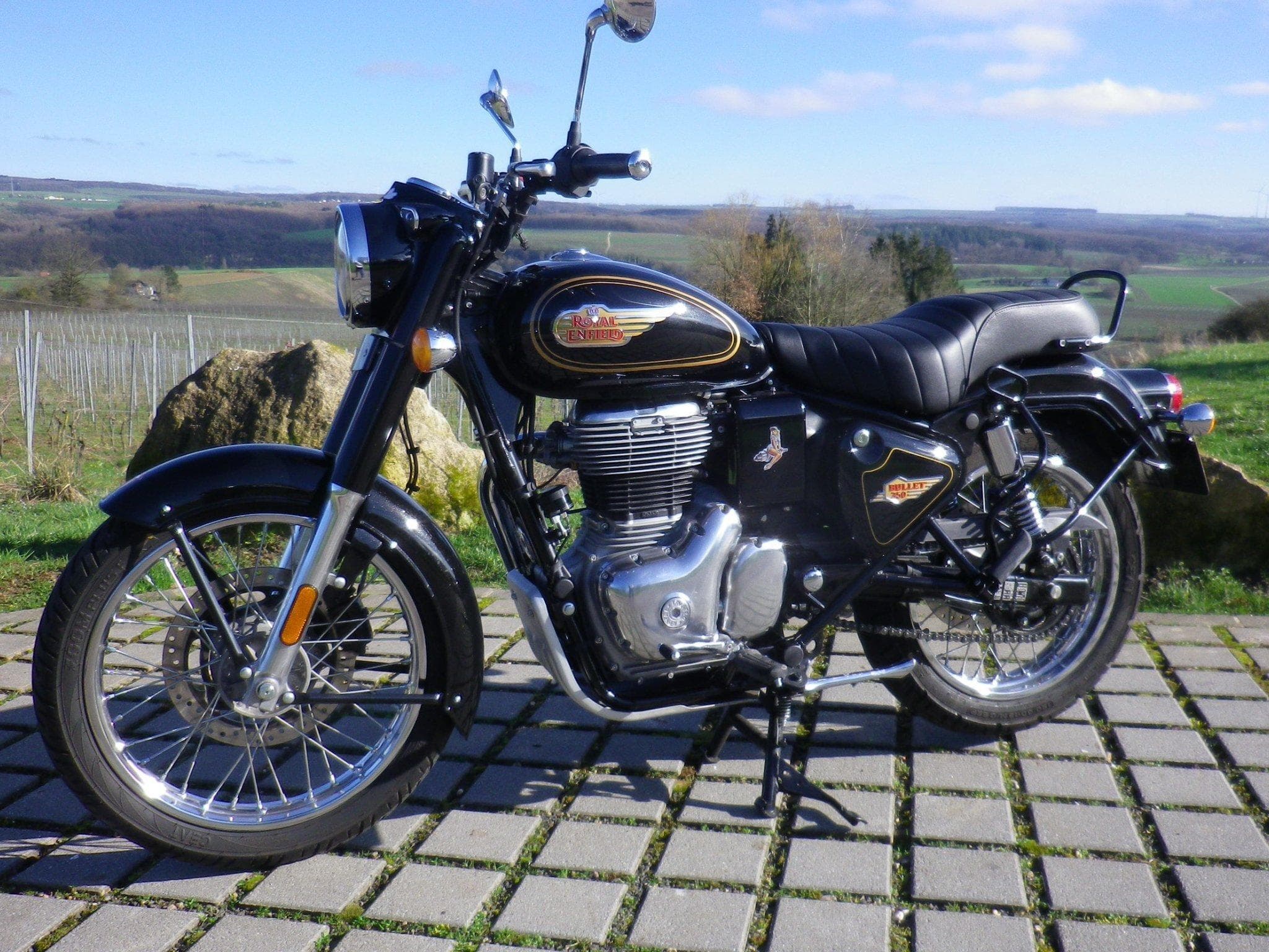 Royal Enfield Bullet 350 (2024) - Photo 2