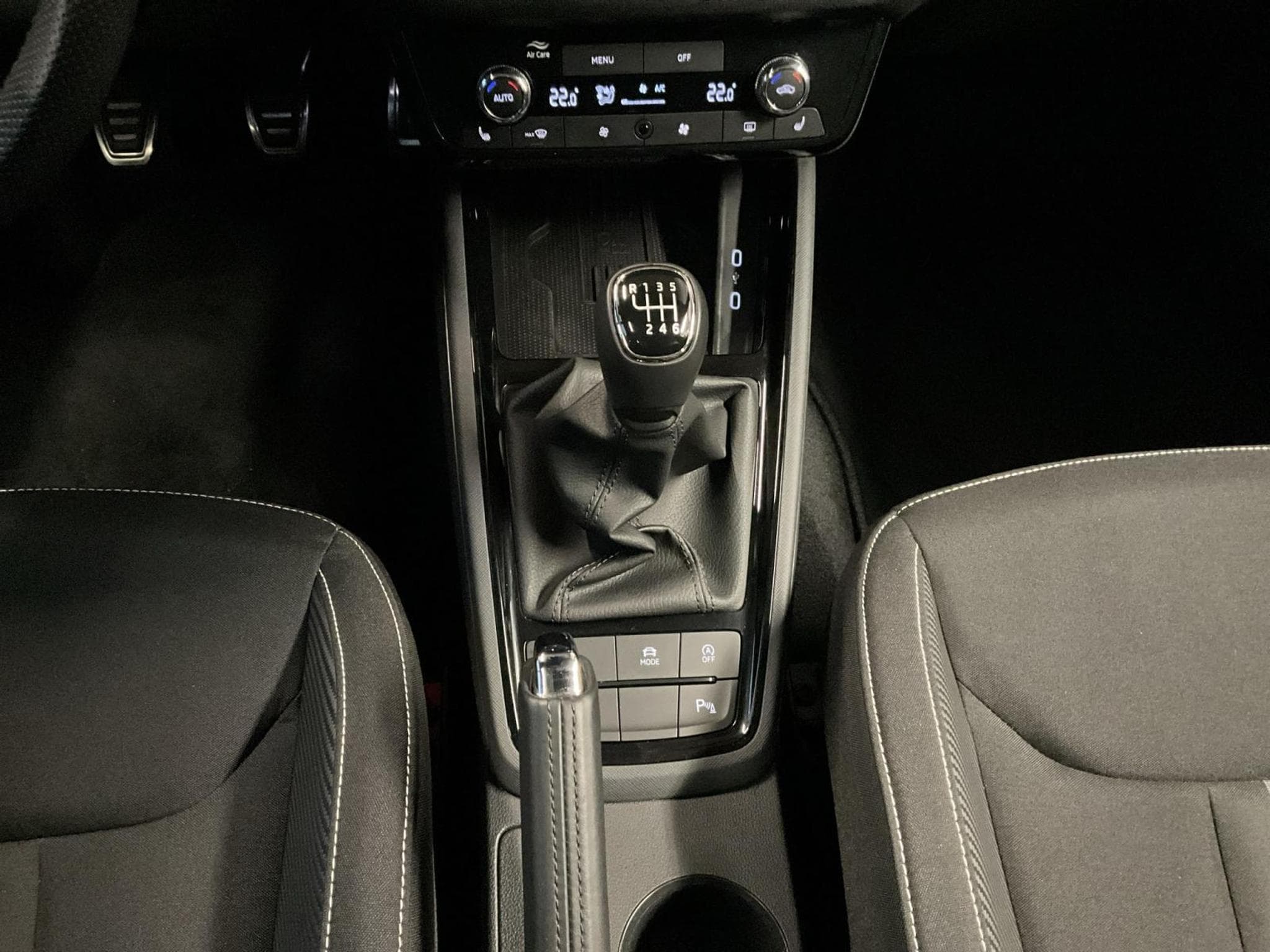 Skoda Scala Monte-Carlo+BVM+Pano+RearView (2025) - Photo 12