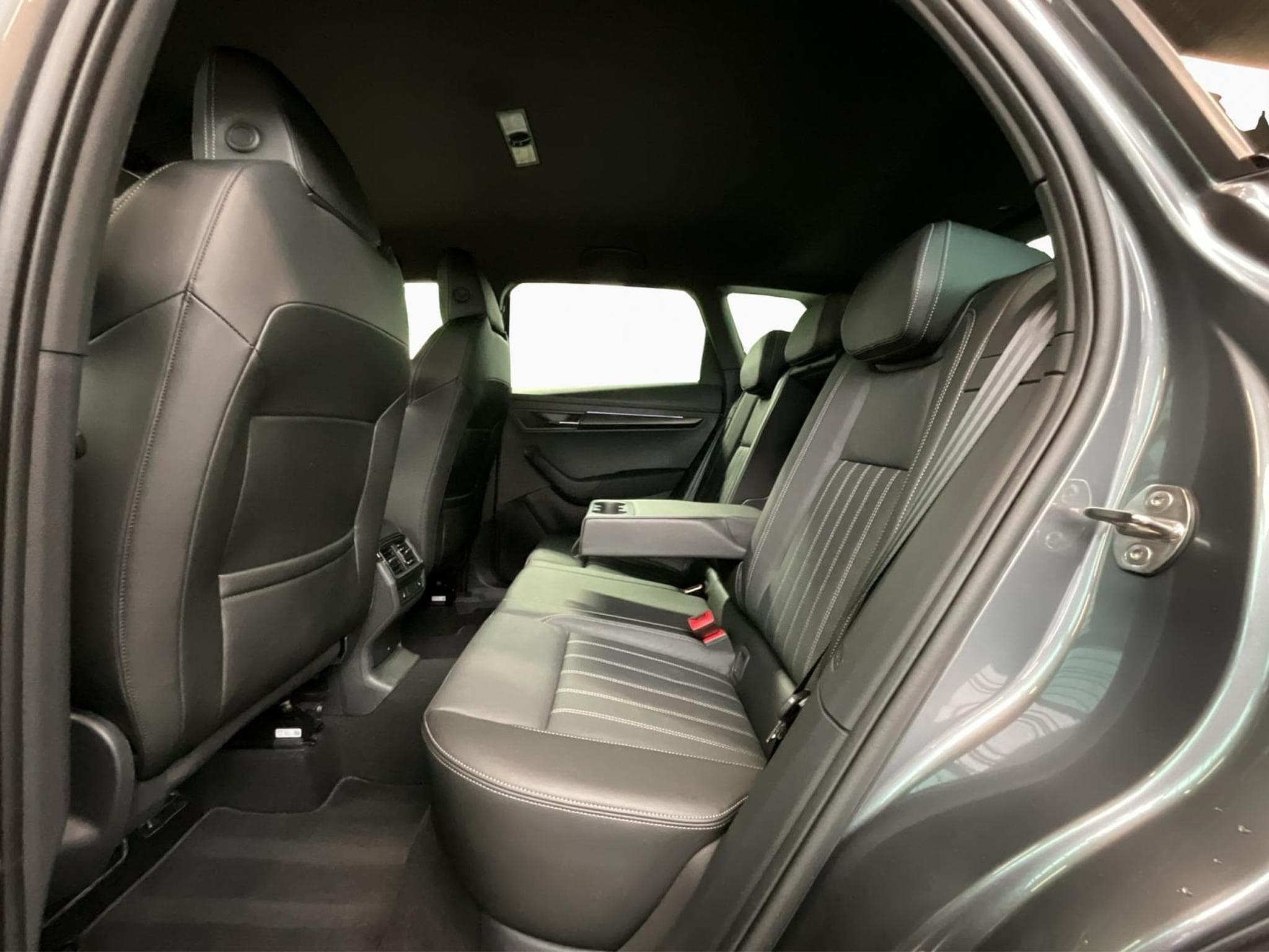 Skoda Karoq Sportline+DSG+4x4+P.Perf. (2025) - Foto 15