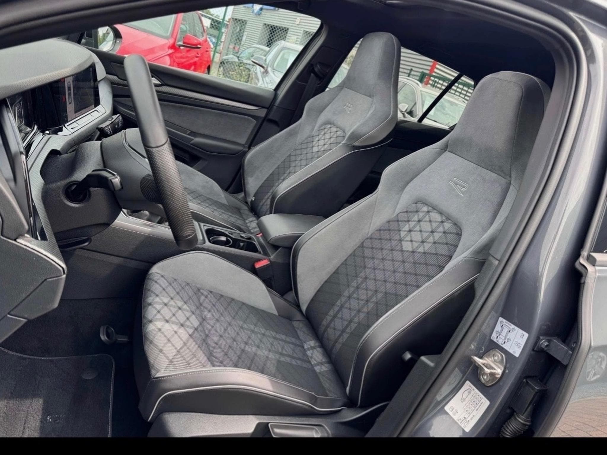 VW Golf R Line (2022) - Photo 3