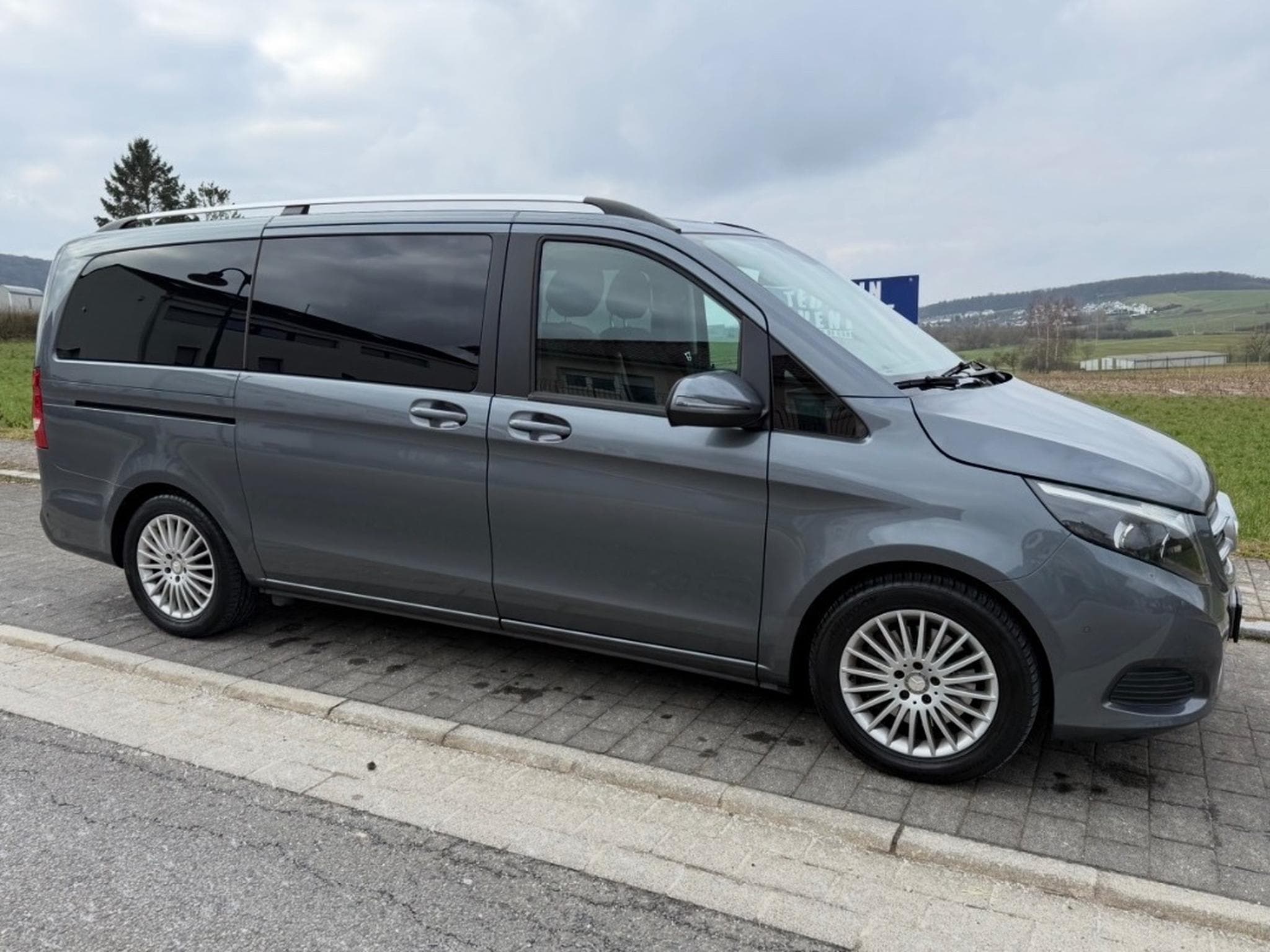 Mercedes V Mercedes V (2017) - Photo 1