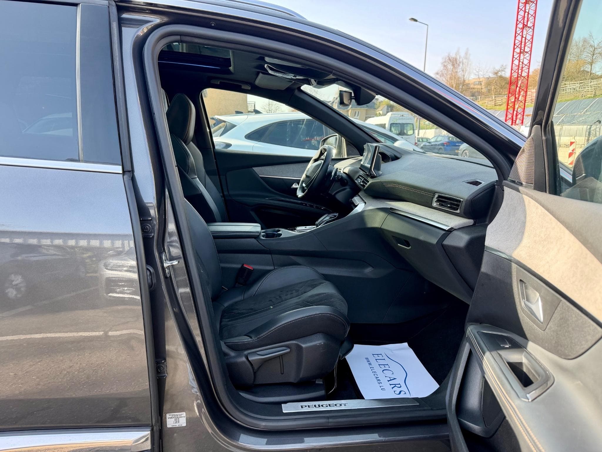 Peugeot 5008 2.0 BlueHDi 177 EAT8 GT-Line 7 pl PANO/360°/ACC (2021) - Photo 9