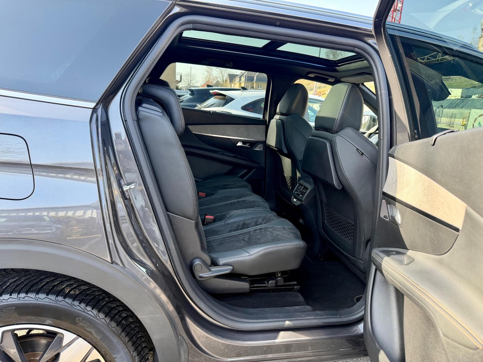 Peugeot 5008 2.0 BlueHDi 177 EAT8 GT-Line 7 pl PANO/360°/ACC (2021) - Photo 10