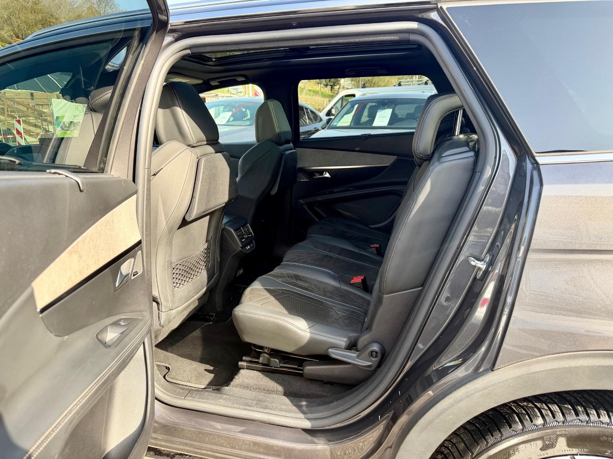 Peugeot 5008 2.0 BlueHDi 177 EAT8 GT-Line 7 pl PANO/360°/ACC (2021) - Photo 11