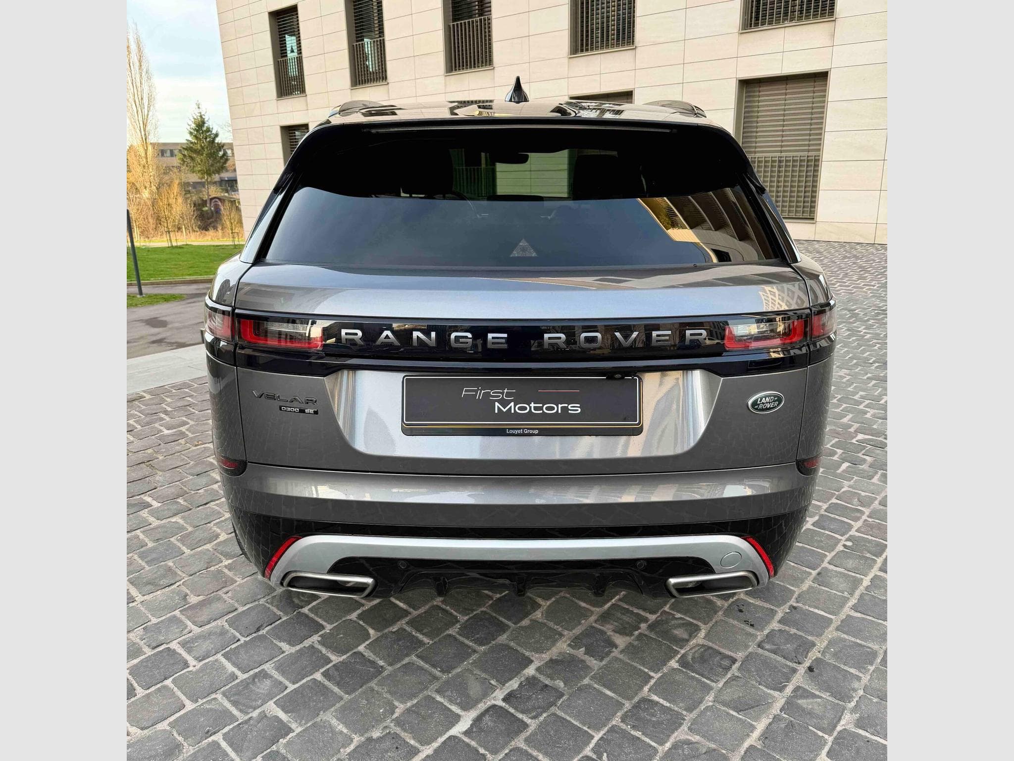 Land-Rover Range Rover Velar R-Dynamic SE*Panorama*Sièges massages*Services complets (2018) - Photo 4