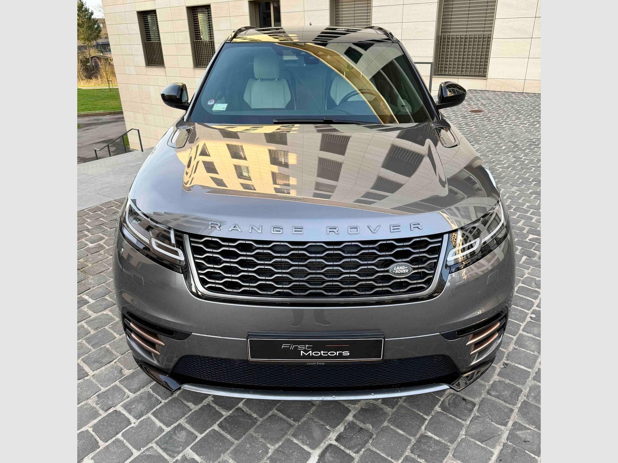 Land-Rover Range Rover Velar R-Dynamic SE*Panorama*Sièges massages*Services complets (2018) - Photo 2