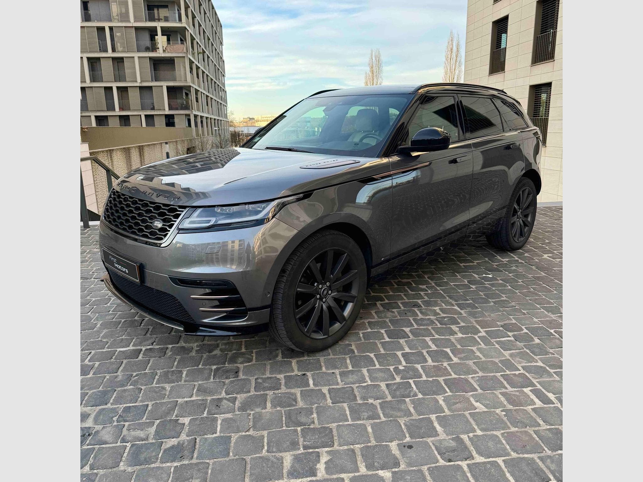 Land-Rover Range Rover Velar R-Dynamic SE*Panorama*Sièges massages*Services complets (2018) - Photo 1