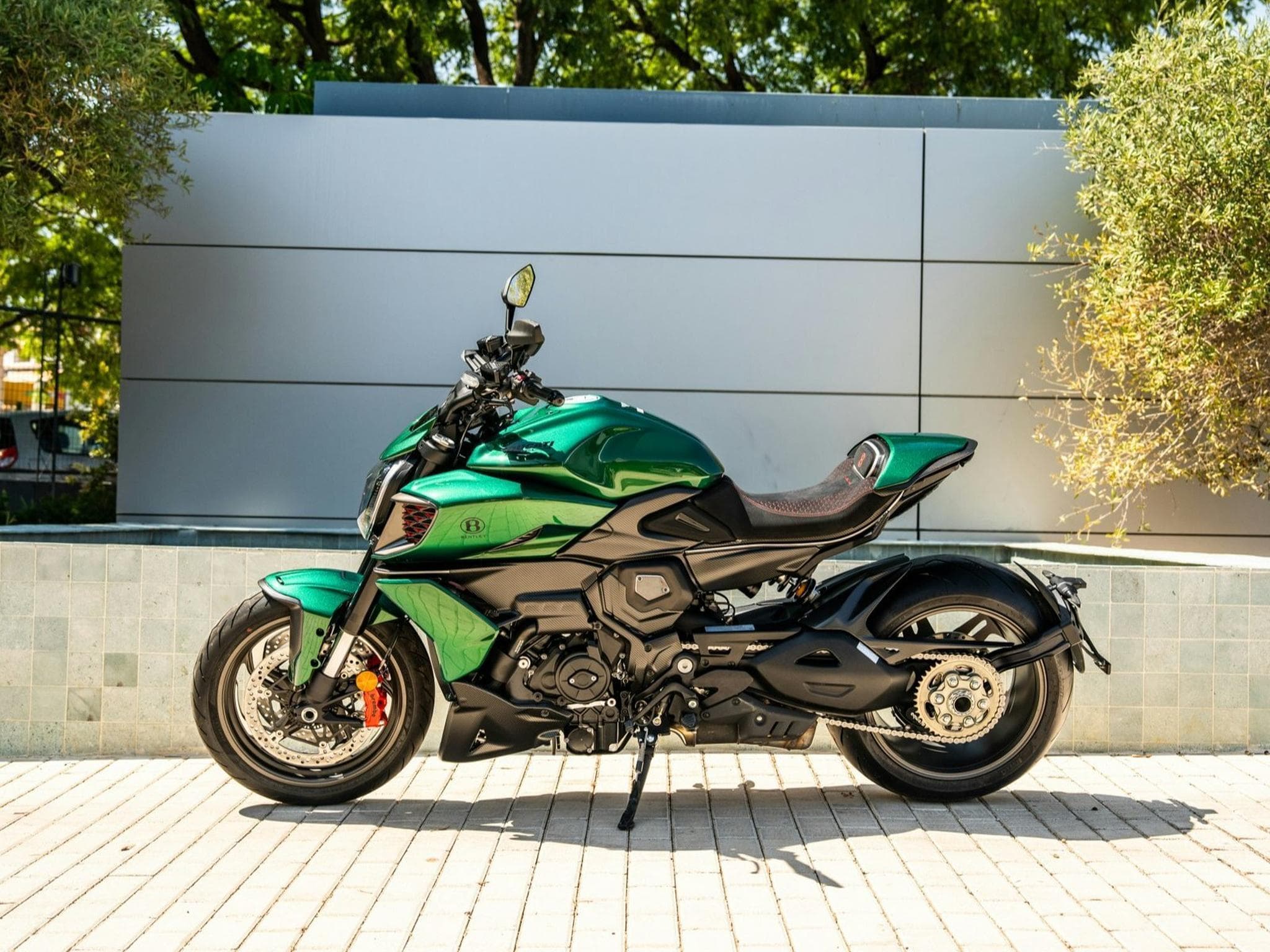 Ducati Diavel for Bentley (2025) - Photo 1