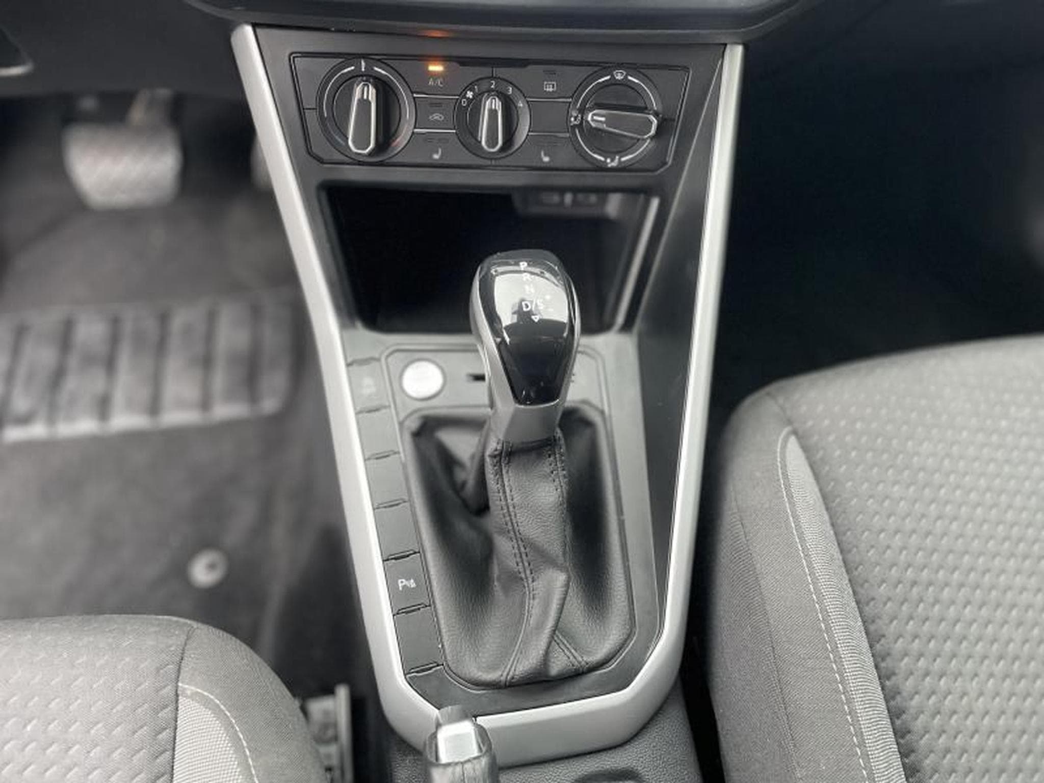 VW Polo 1.0 TSI 95 DSG Life (2022) - Photo 9