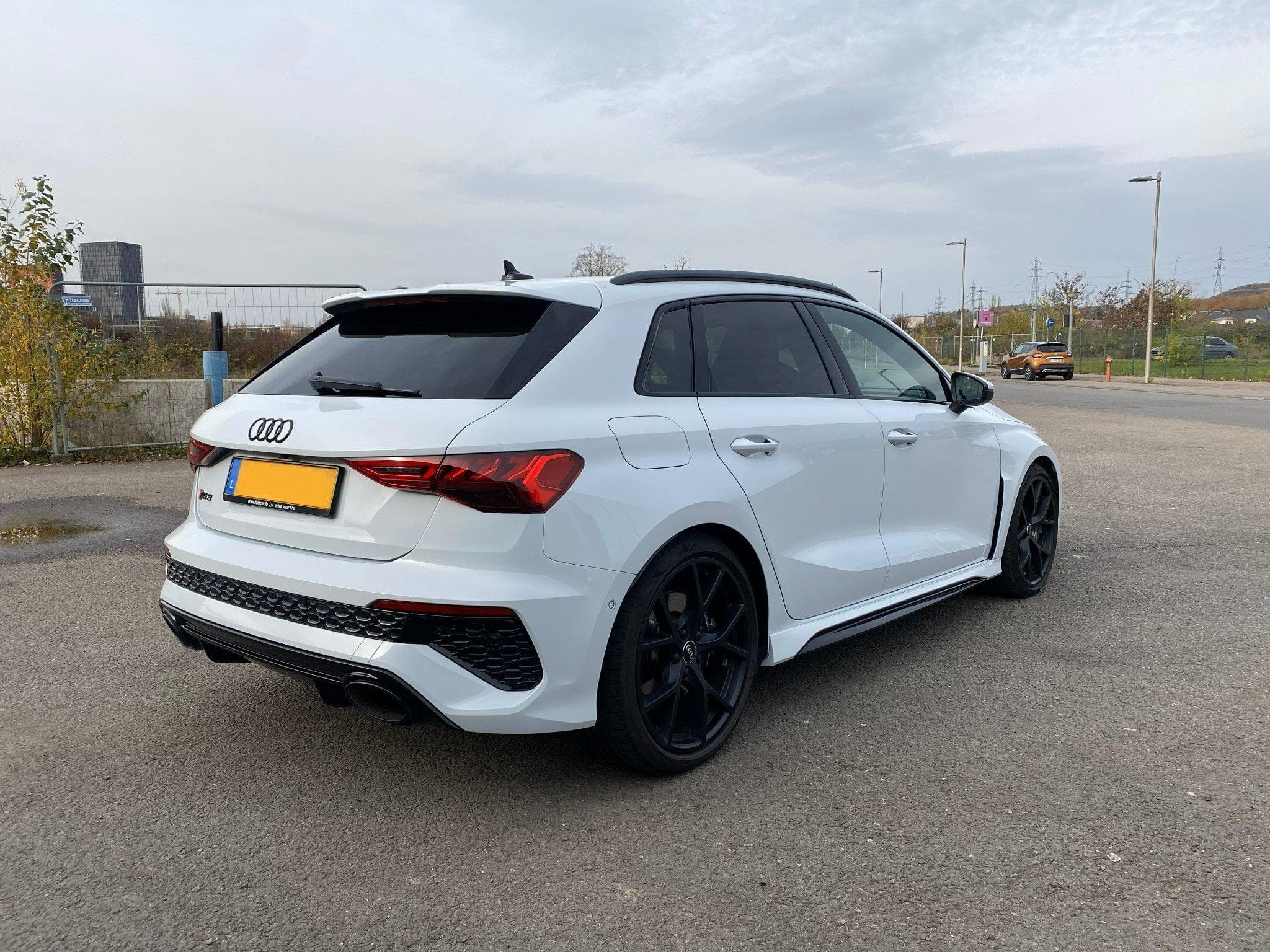 Audi RS3 SPORTBACK 2.5 TFSI - FREINS CERAMIQUES (2024) - Photo 4