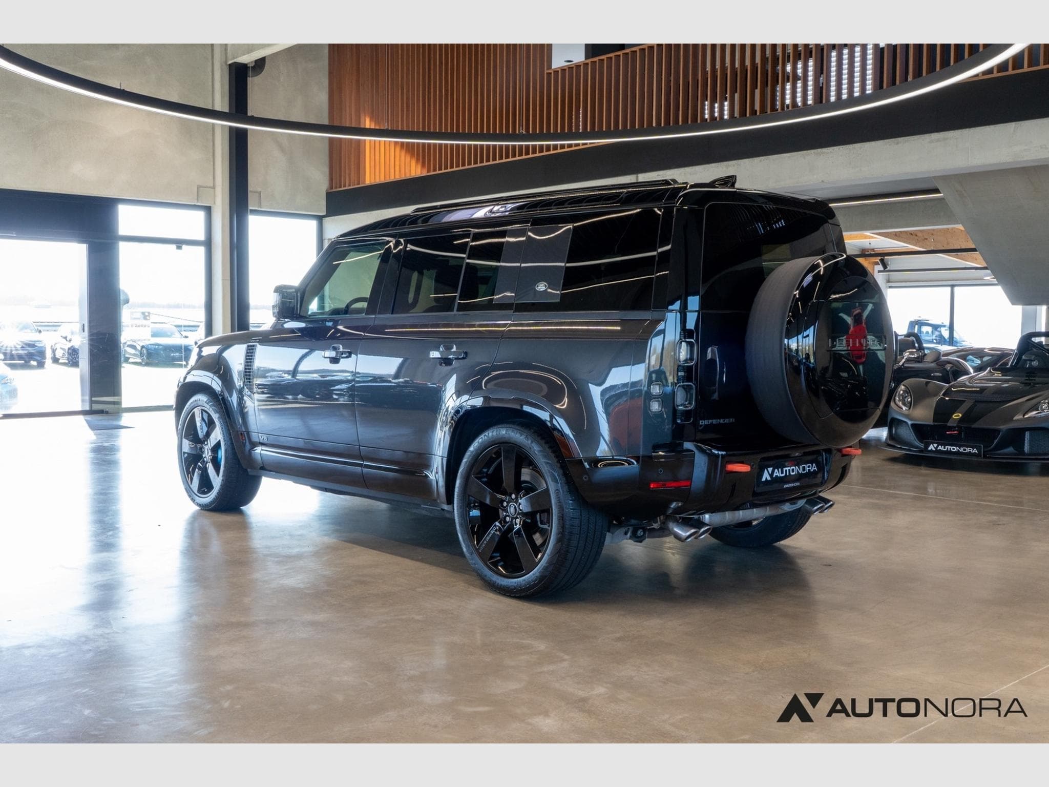 Land-Rover Defender 110 P525 V8 Capathian Edition (2021) - Photo 2