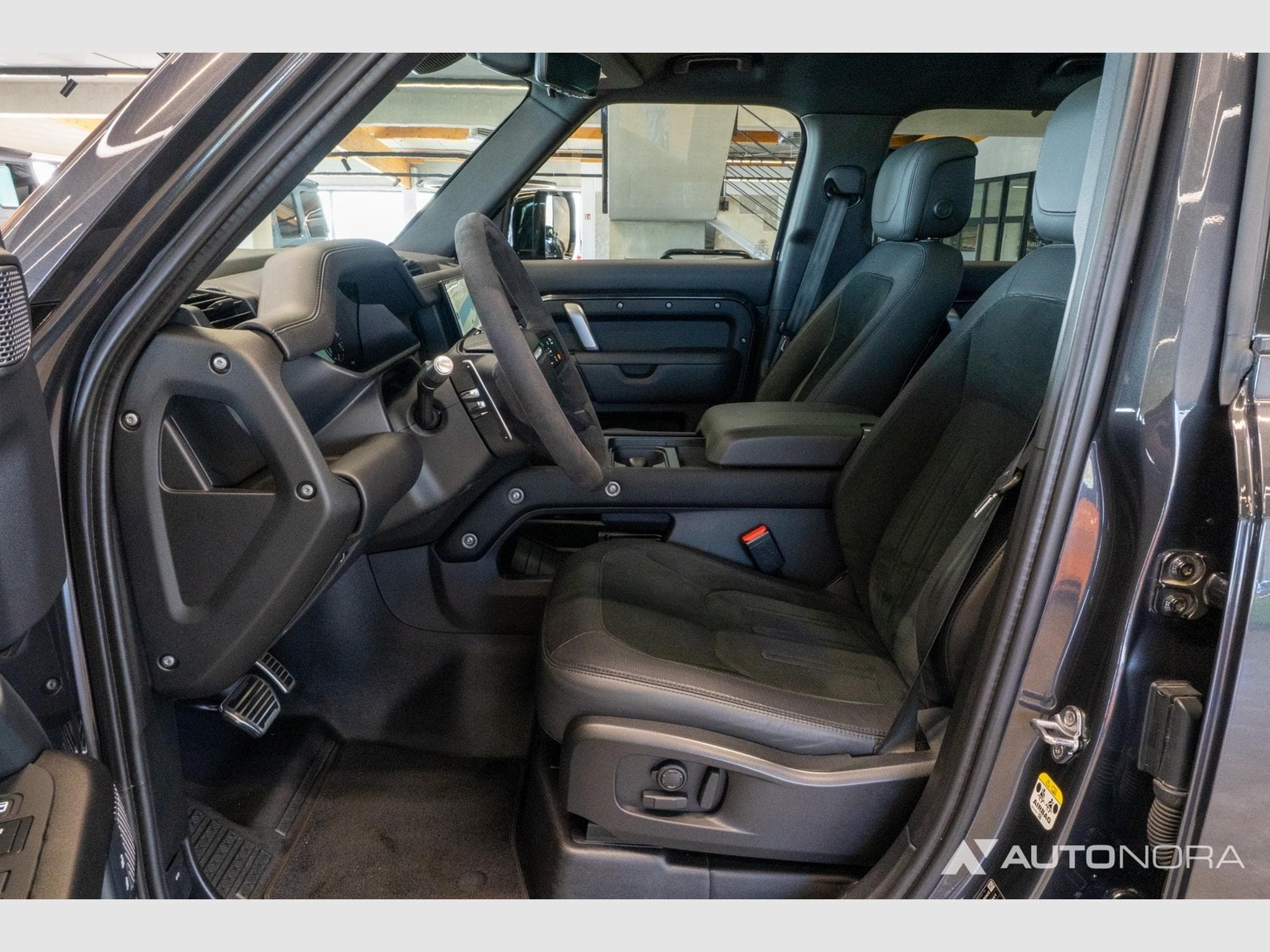 Land-Rover Defender 110 P525 V8 Capathian Edition (2021) - Photo 11