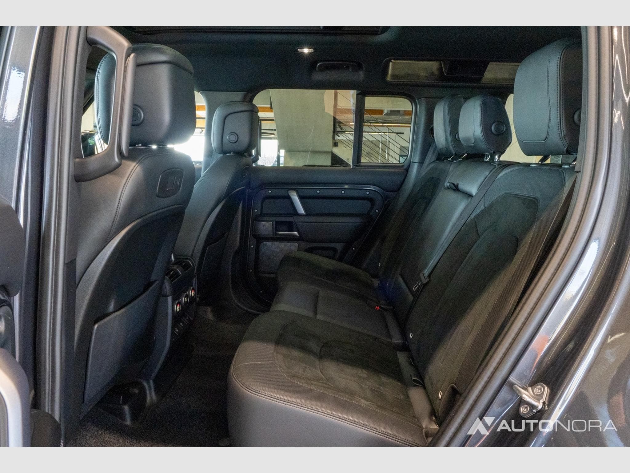 Land-Rover Defender 110 P525 V8 Capathian Edition (2021) - Photo 14