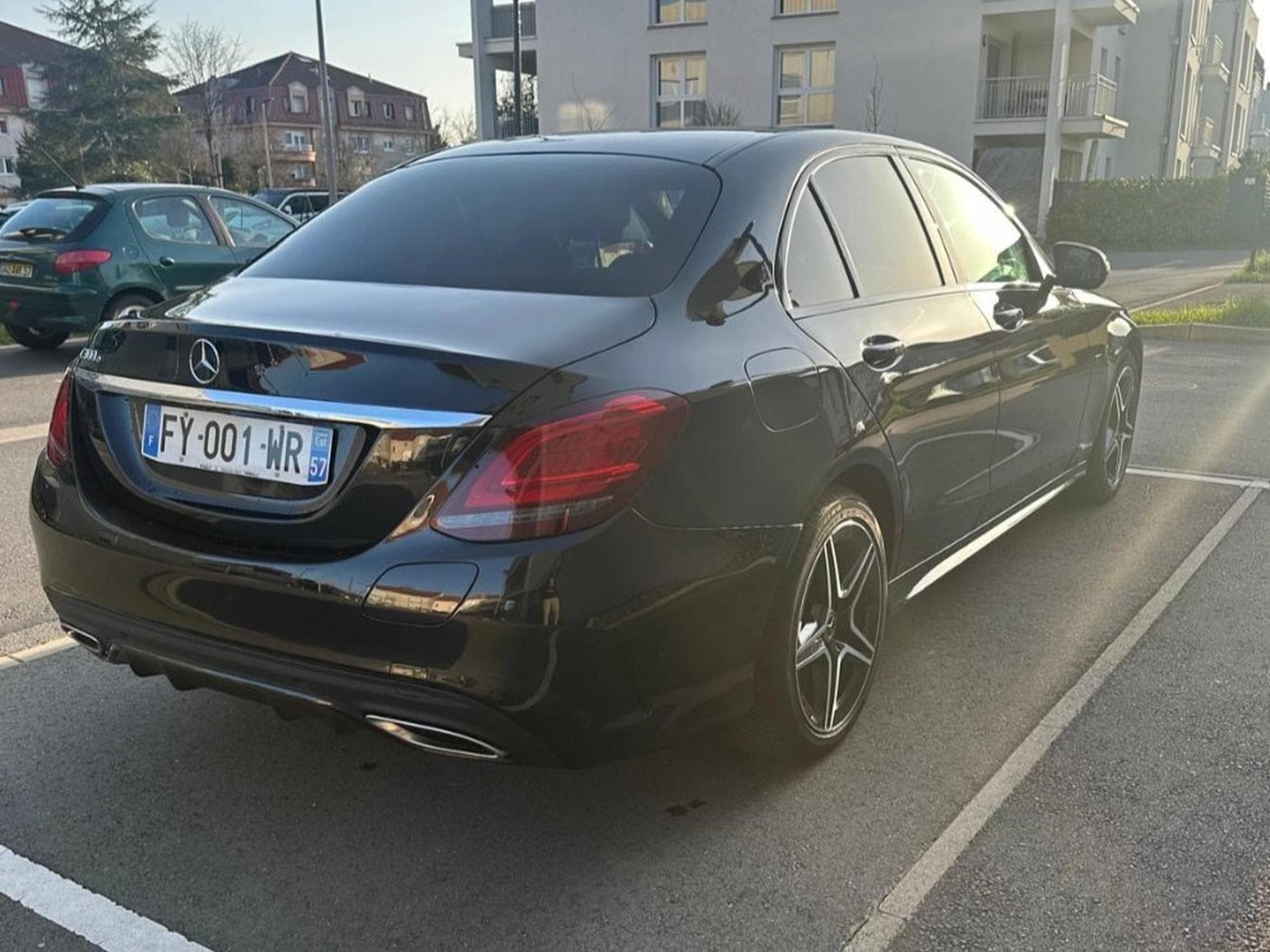 Mercedes C 300 AMG LINE 9G-TRONIC (2021) - Photo 2