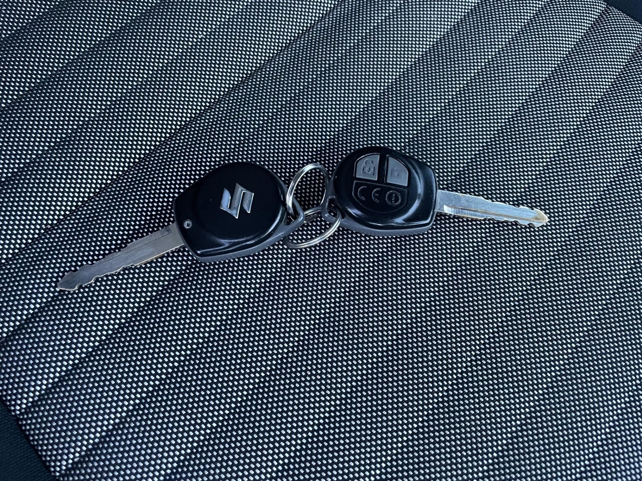 Suzuki SX4 1.6 SX4-Benzin-4x4-TÜV 2/2027 (2009) - Foto 16