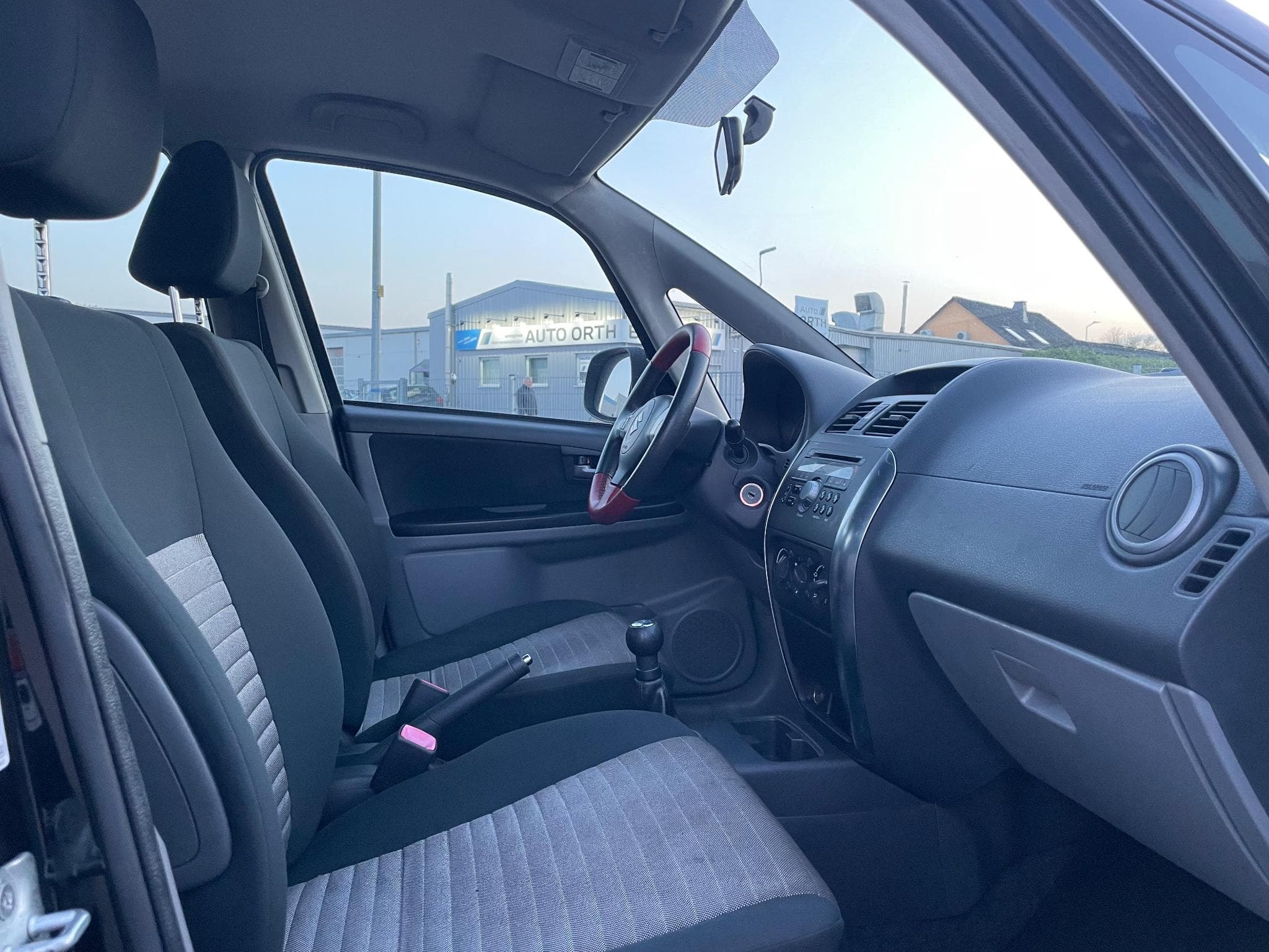 Suzuki SX4 1.6 SX4-Benzin-4x4-TÜV 2/2027 (2009) - Foto 10