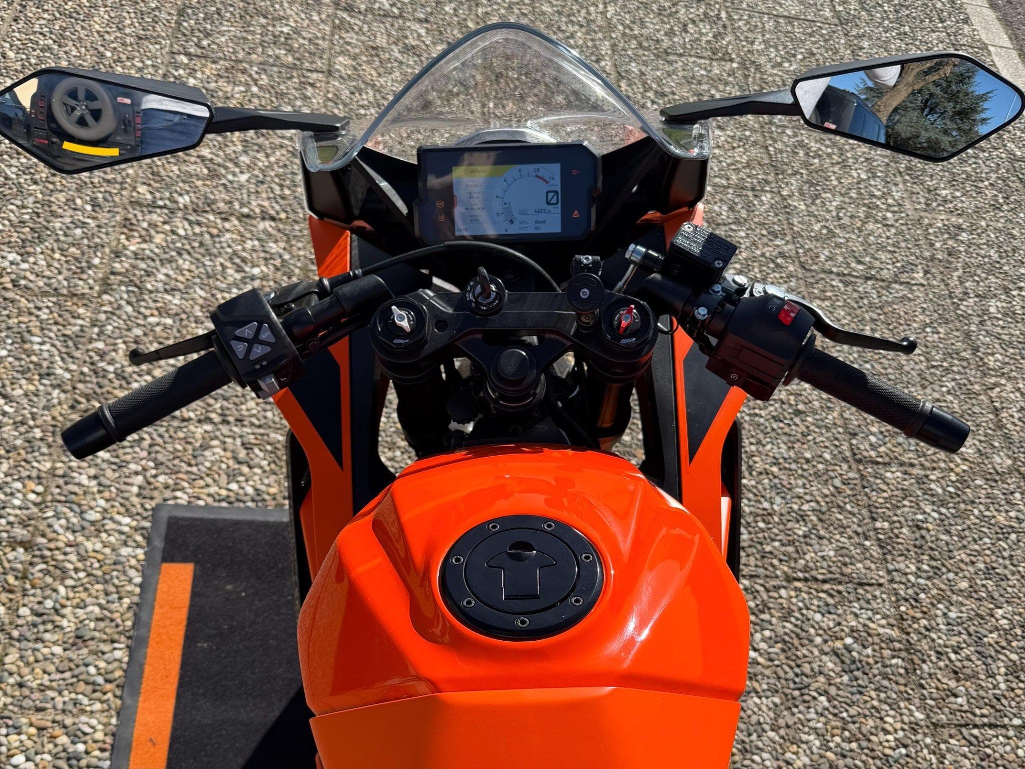 KTM RC 390 (2022) - Photo 2