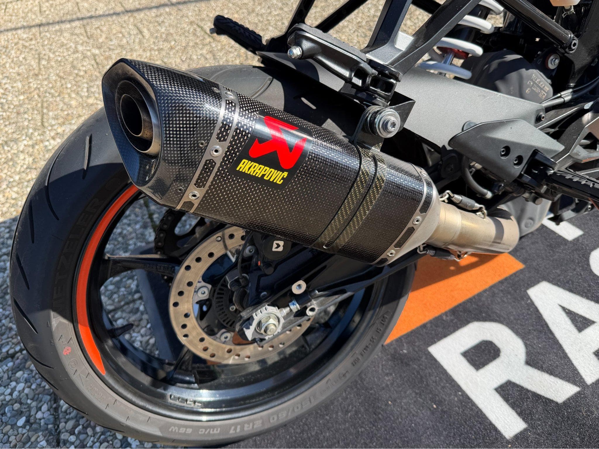 KTM RC 390 (2022) - Photo 8