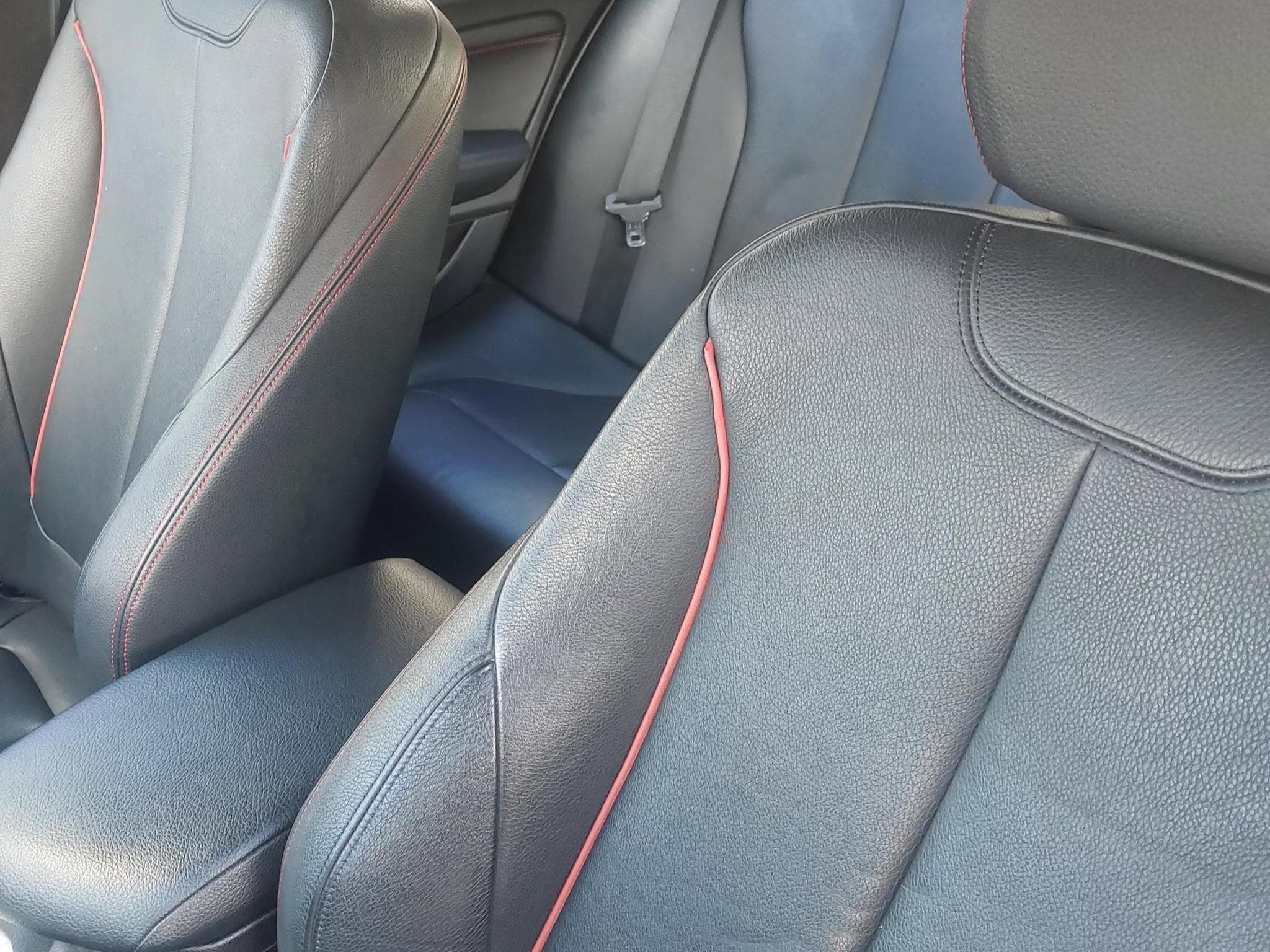 BMW 116 sport (2012) - Photo 4