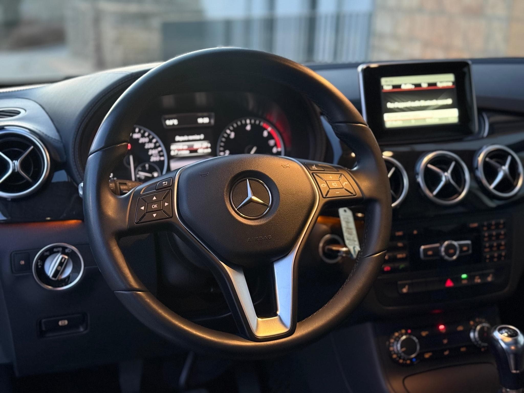 Mercedes B 180 d Exclusiv Édition *AHK*Pano*Leder (2014) - Photo 6