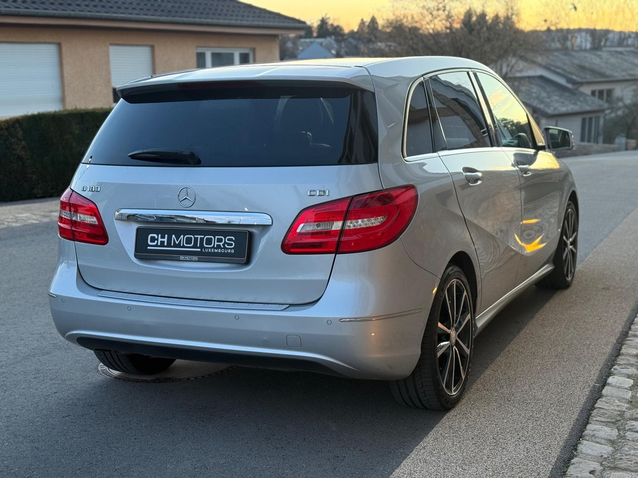 Mercedes B 180 d Exclusiv Édition *AHK*Pano*Leder (2014) - Photo 4