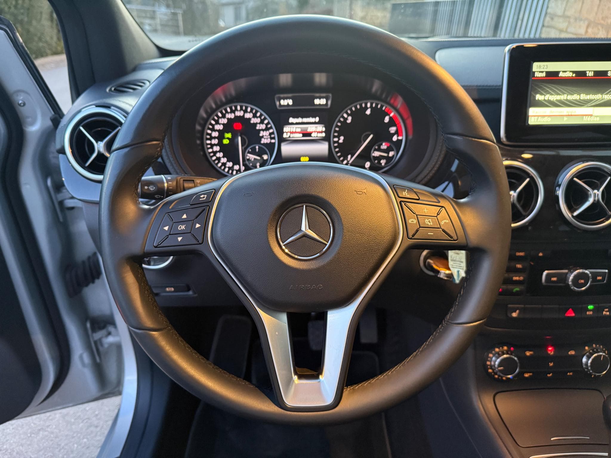 Mercedes B 180 d Exclusiv Édition *AHK*Pano*Leder (2014) - Photo 9