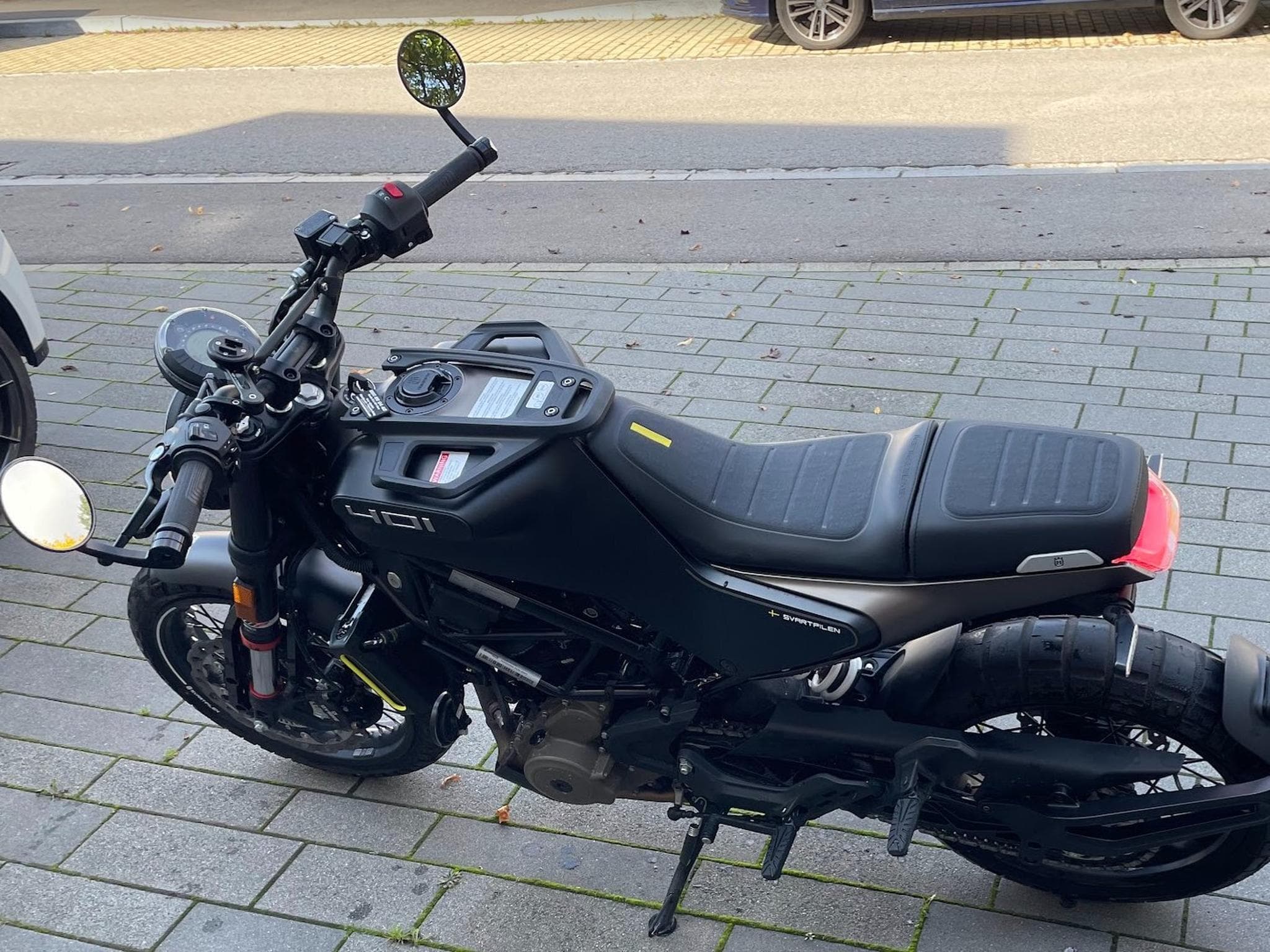 Husqvarna 401 Svartpilen (2022) - Foto 3