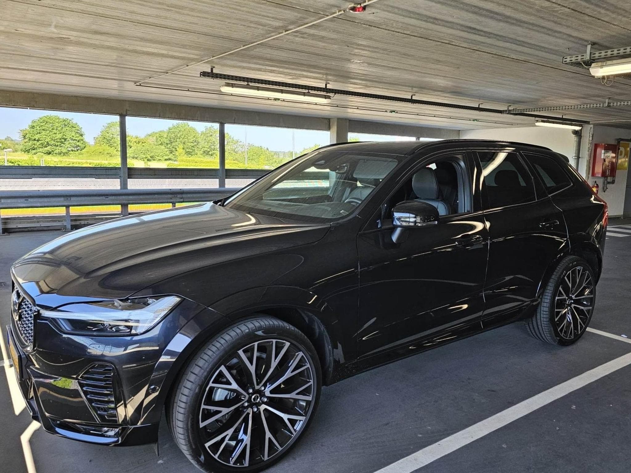 Volvo XC60 R-DESIGN B4 AWD GEARTRONIC (2021) - Foto 1