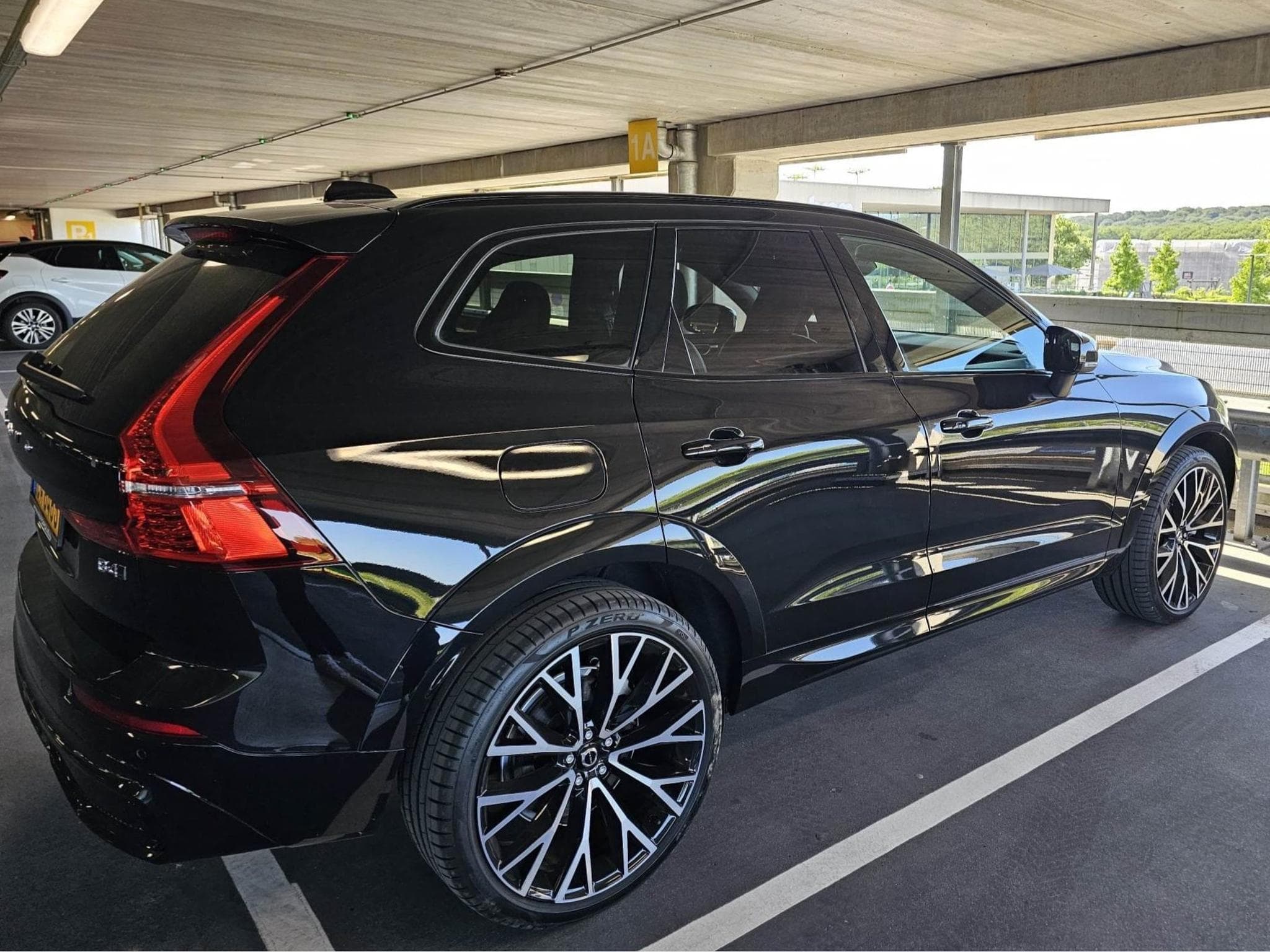 Volvo XC60 R-DESIGN B4 AWD GEARTRONIC (2021) - Foto 2