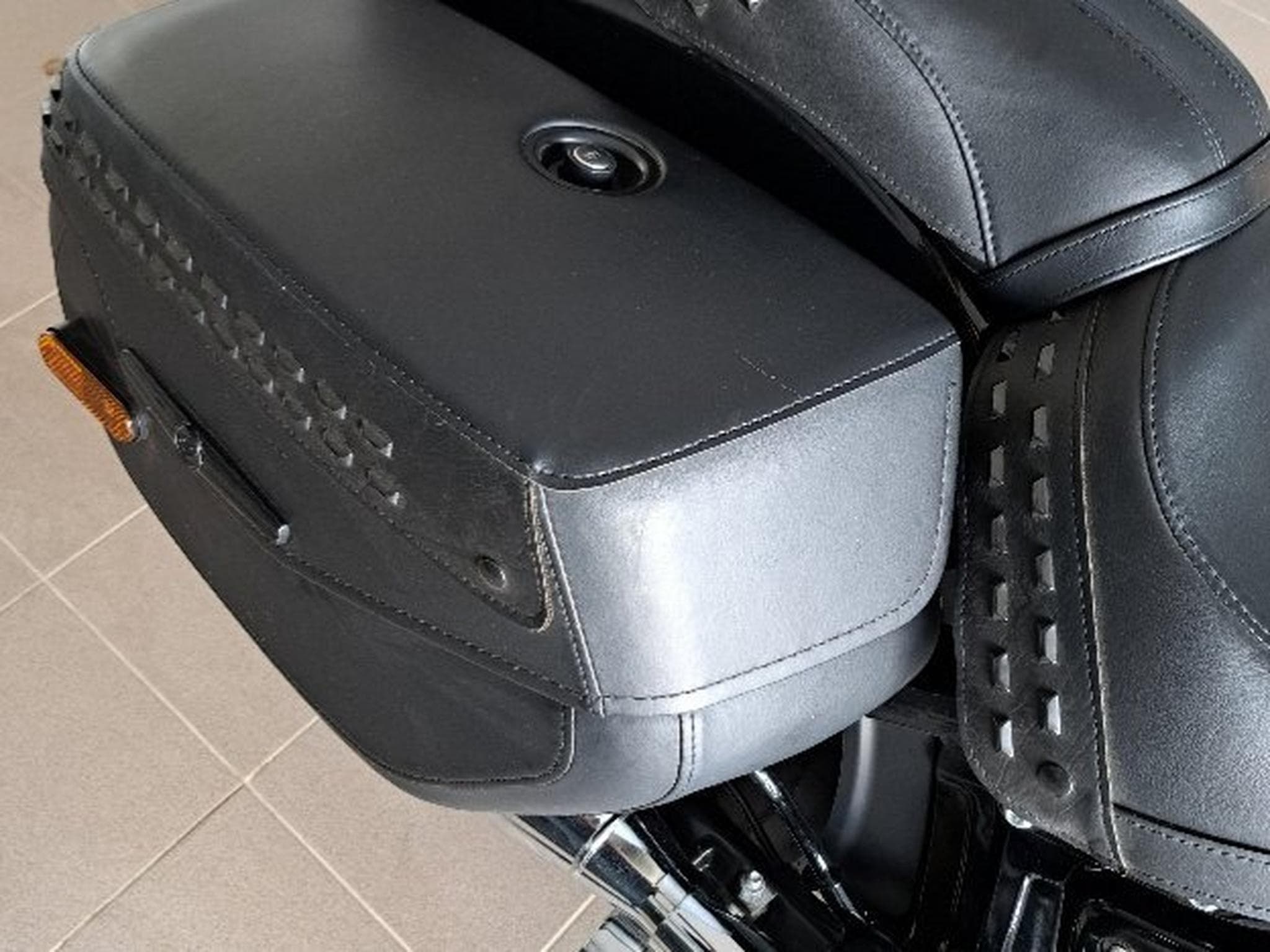 Harley-Davidson Heritage Softail Classic Black (2021) - Photo 3