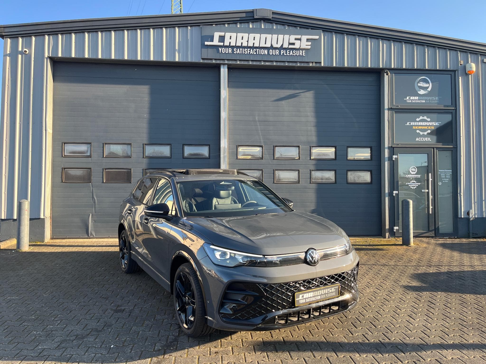 VW Tiguan TIGUAN R LINE LIMITED 1.5 TSI 272CV – TO - FULL OPTIONS (2025) - Photo 2