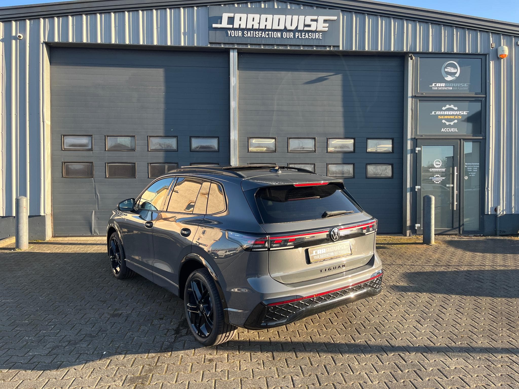 VW Tiguan TIGUAN R LINE LIMITED 1.5 TSI 272CV – TO - FULL OPTIONS (2025) - Photo 5