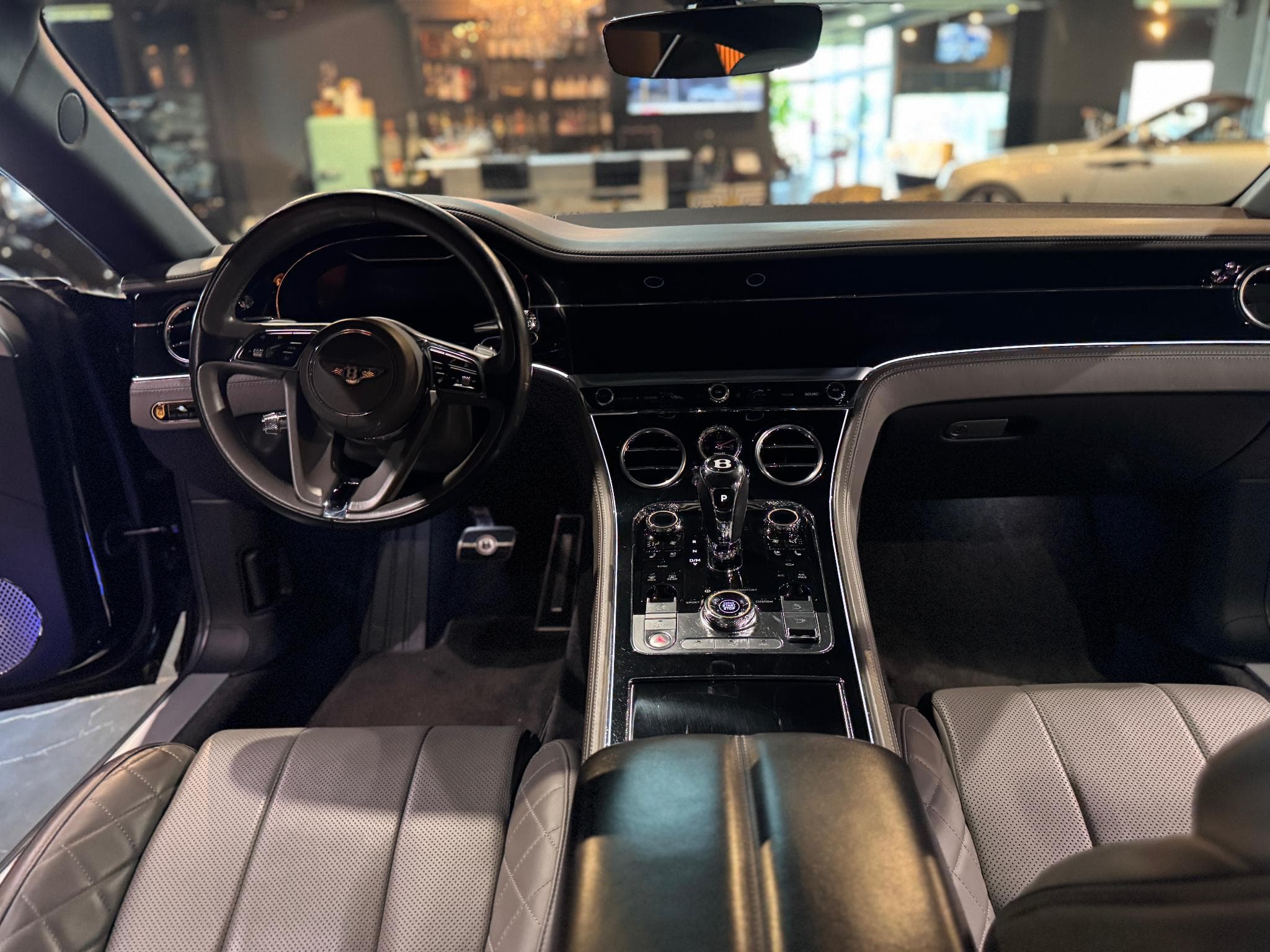 Bentley Continental GT W12 Mulliner (2018) - Photo 5