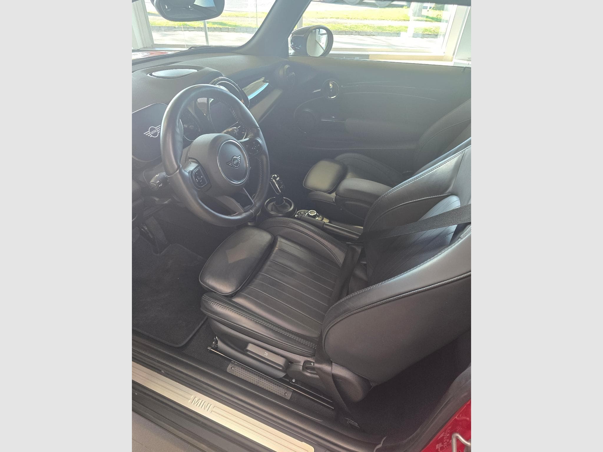 Mini Cooper Cooper 136 (2024) - Foto 4