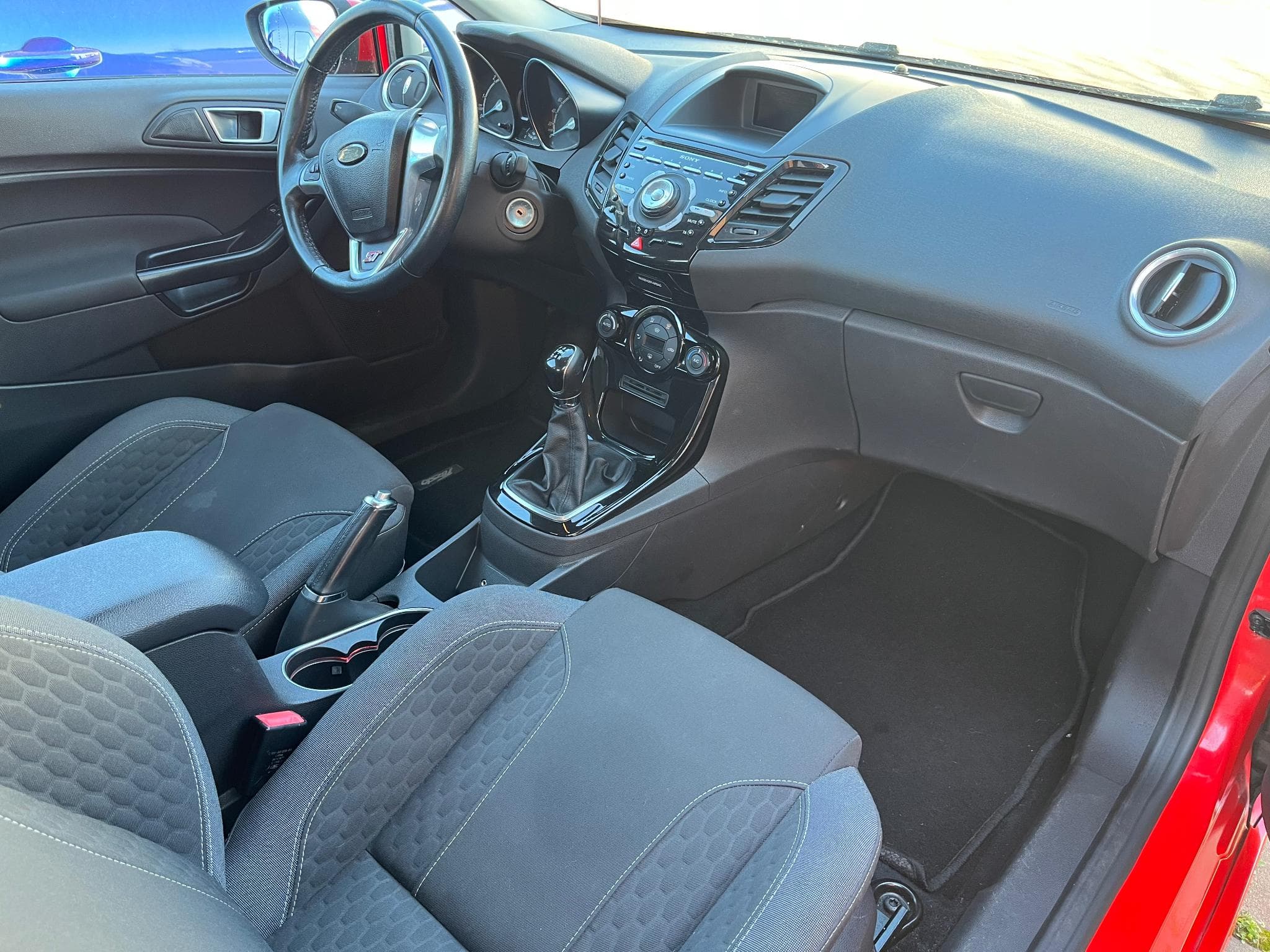 Ford Fiesta 1.6 TDCI ST (2014) - Foto 11