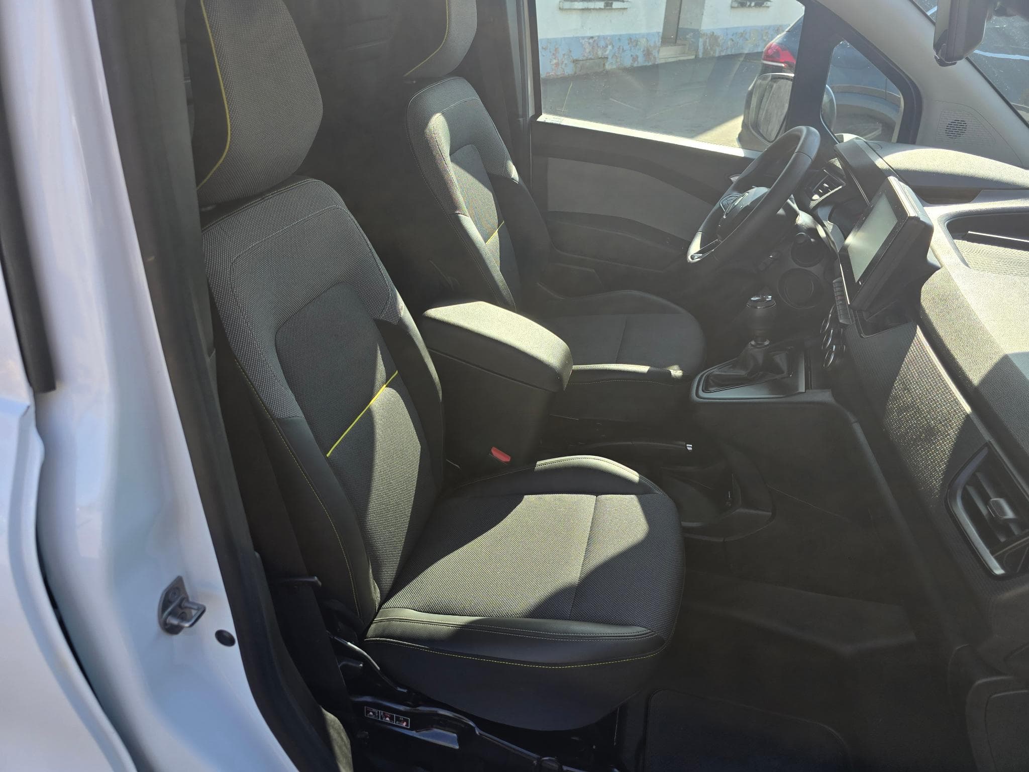 Renault Kangoo DCI 95 cv 16000 kms avec options 13590 HTVA (2024) - Photo 9