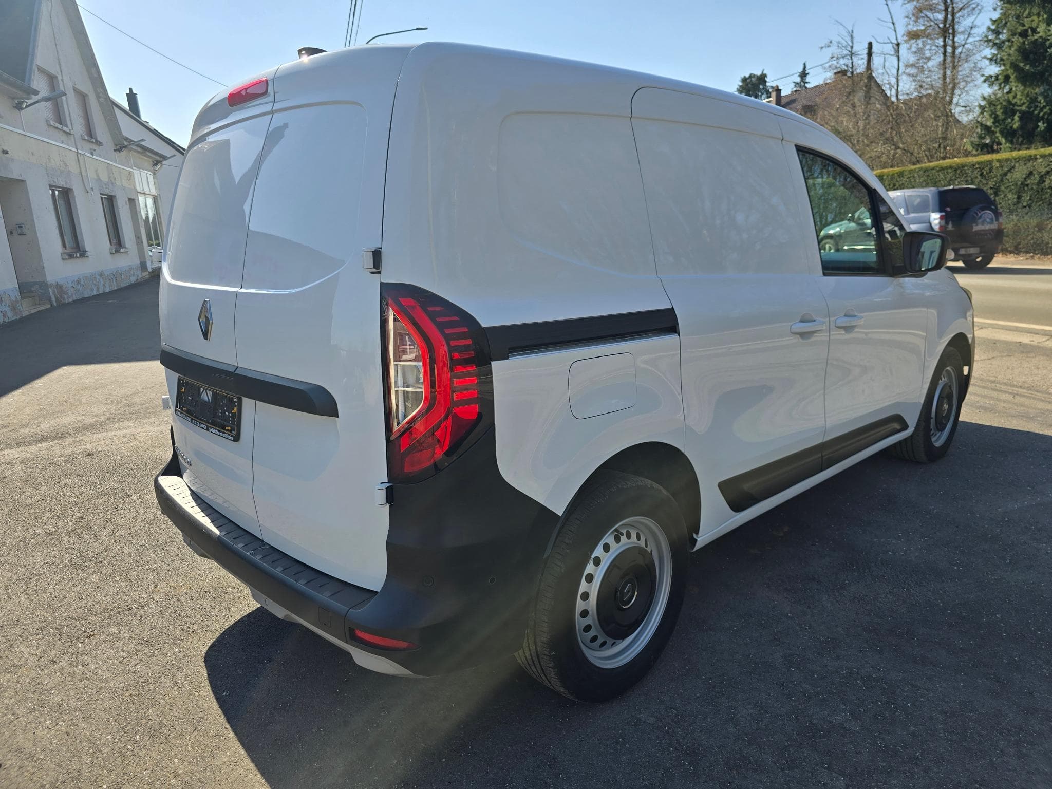 Renault Kangoo DCI 95 cv 16000 kms avec options 13590 HTVA (2024) - Photo 5