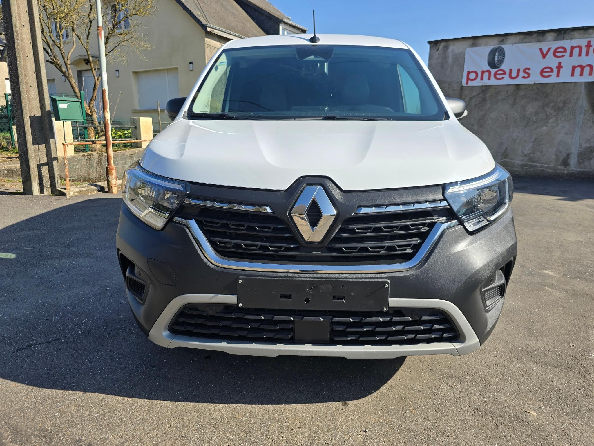 Renault Kangoo DCI 95 cv 16000 kms avec options 13590 HTVA (2024) - Photo 2