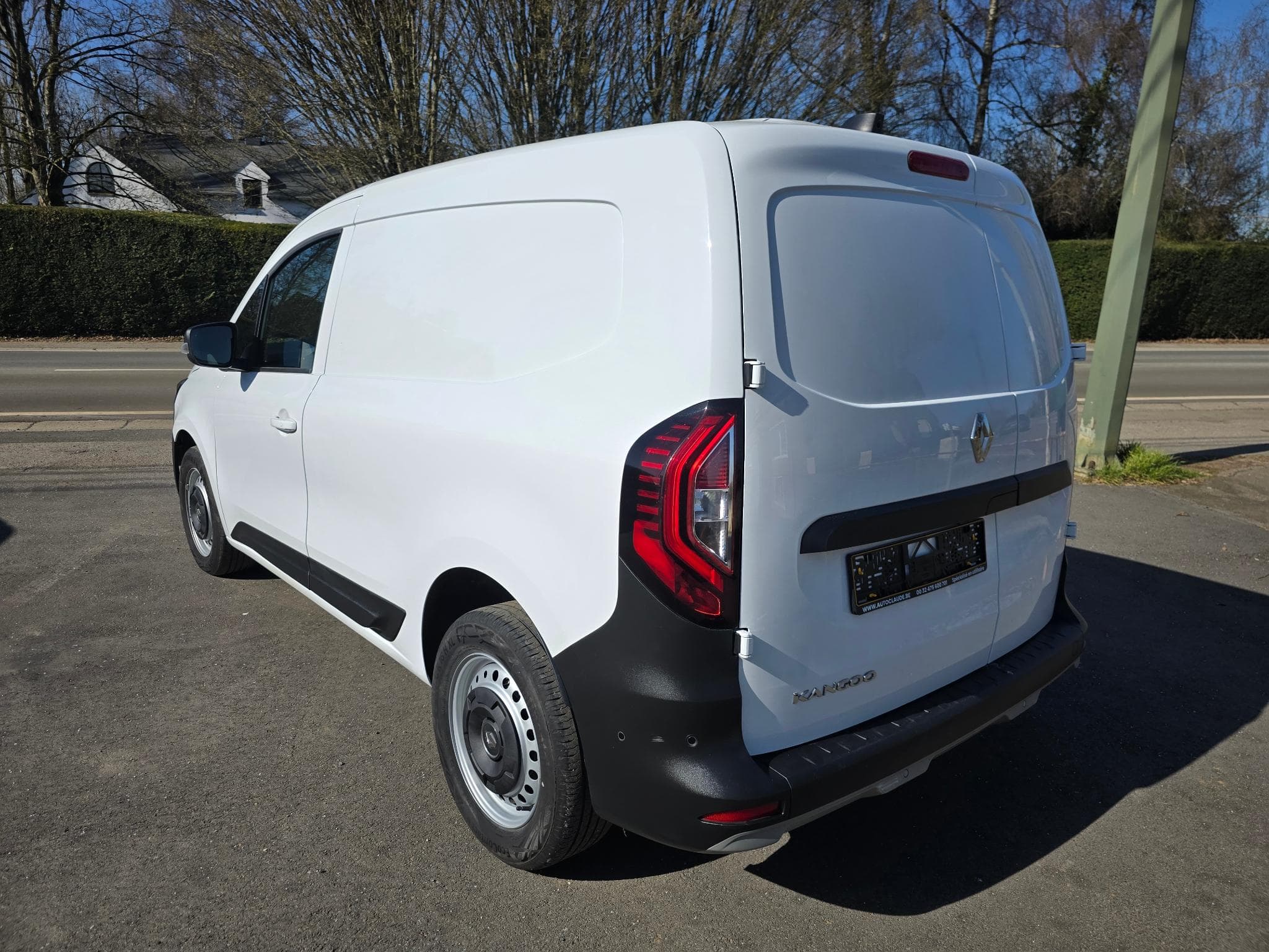 Renault Kangoo DCI 95 cv 16000 kms avec options 13590 HTVA (2024) - Photo 3