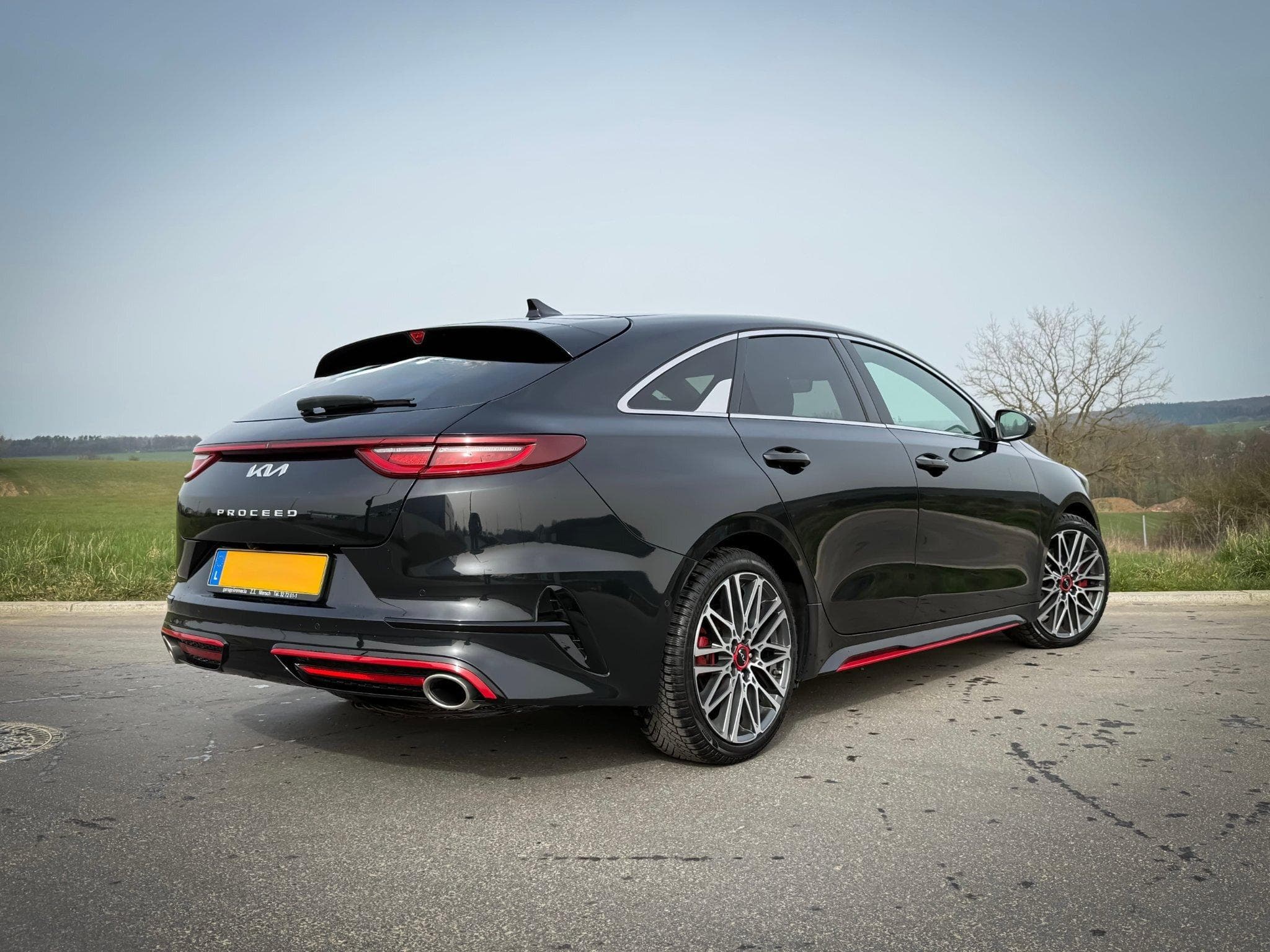 Kia ProCeed GT 1.6T-GDi 204 DCT (2023) - Photo 2
