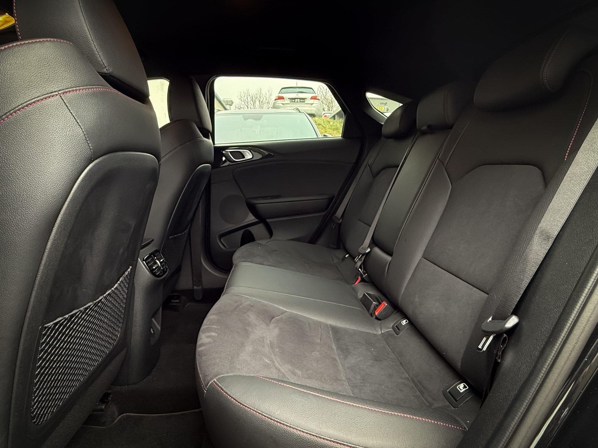 Kia ProCeed GT 1.6T-GDi 204 DCT (2023) - Photo 12