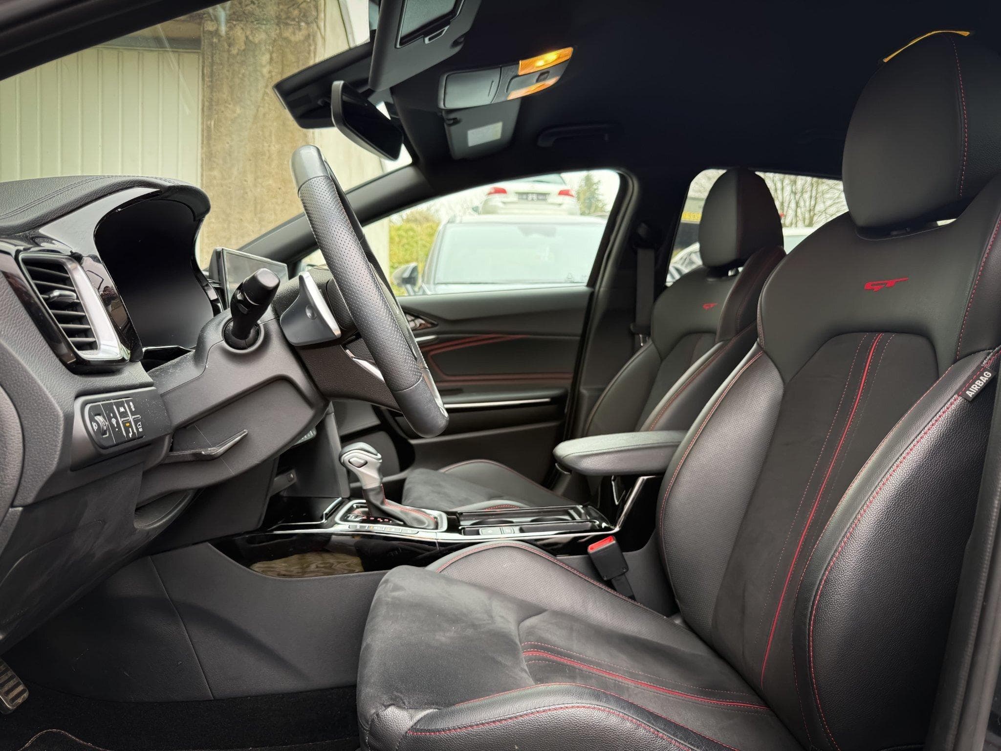 Kia ProCeed GT 1.6T-GDi 204 DCT (2023) - Photo 11