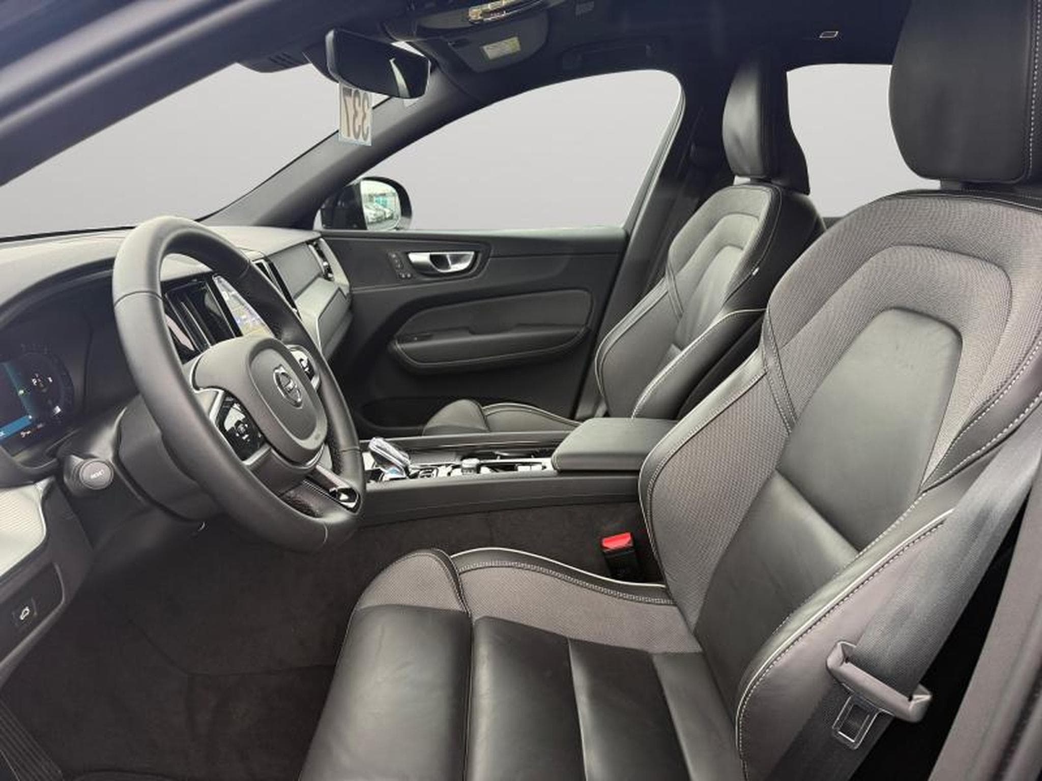 Volvo XC60 B5 Black Edition Plus / Essence (2025) - Foto 10