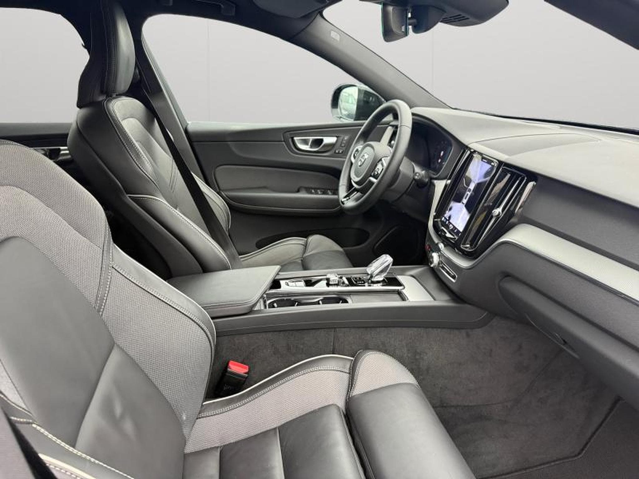 Volvo XC60 B5 Black Edition Plus / Essence (2025) - Foto 15